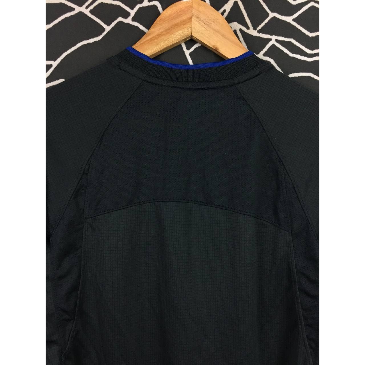 Japanese Brand × Uniqlo Uniqlo Body Tech V-Neck Activewear Jersey Size S Size US S / EU 44-46 / 1 - 6 Thumbnail
