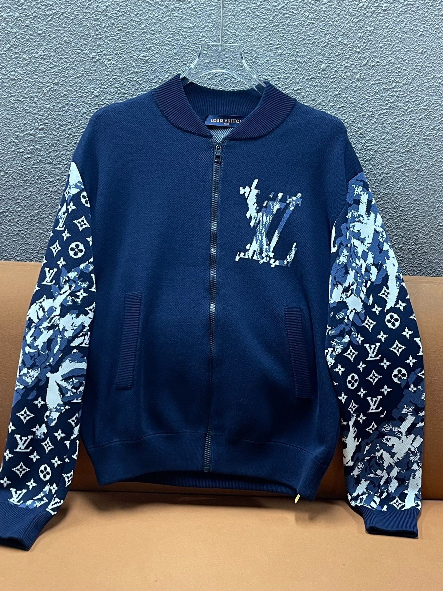 Louis Vuitton Louis Vuitton Logo Print Zip Bomber Jacket Size US S / EU 44-46 / 1 - 1 Thumbnail