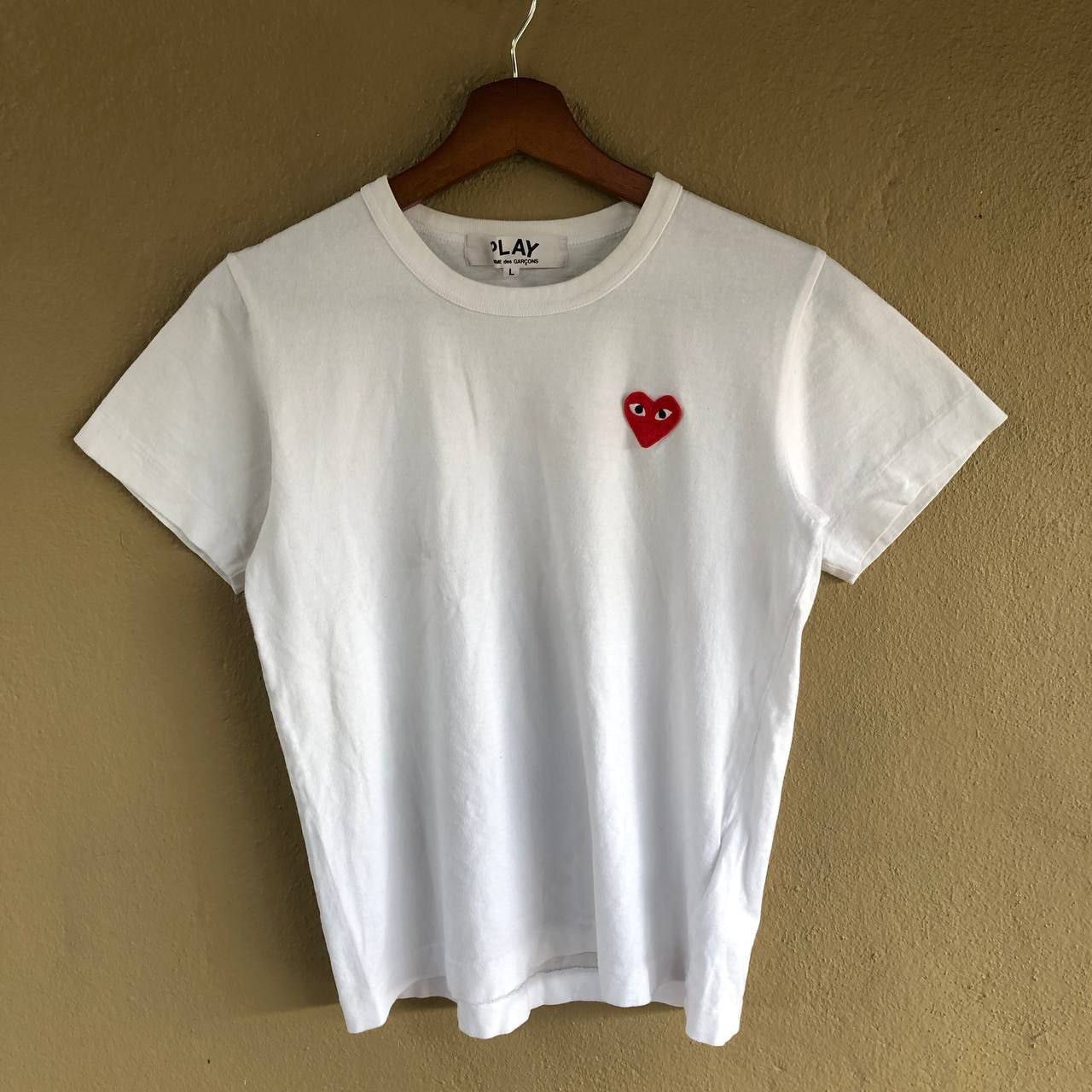 Comme des Garcons PLAY Rare Distressed Comme Des Garcons Play Small Logo Tees Size US XS / EU 42 / 0 - 1 Thumbnail