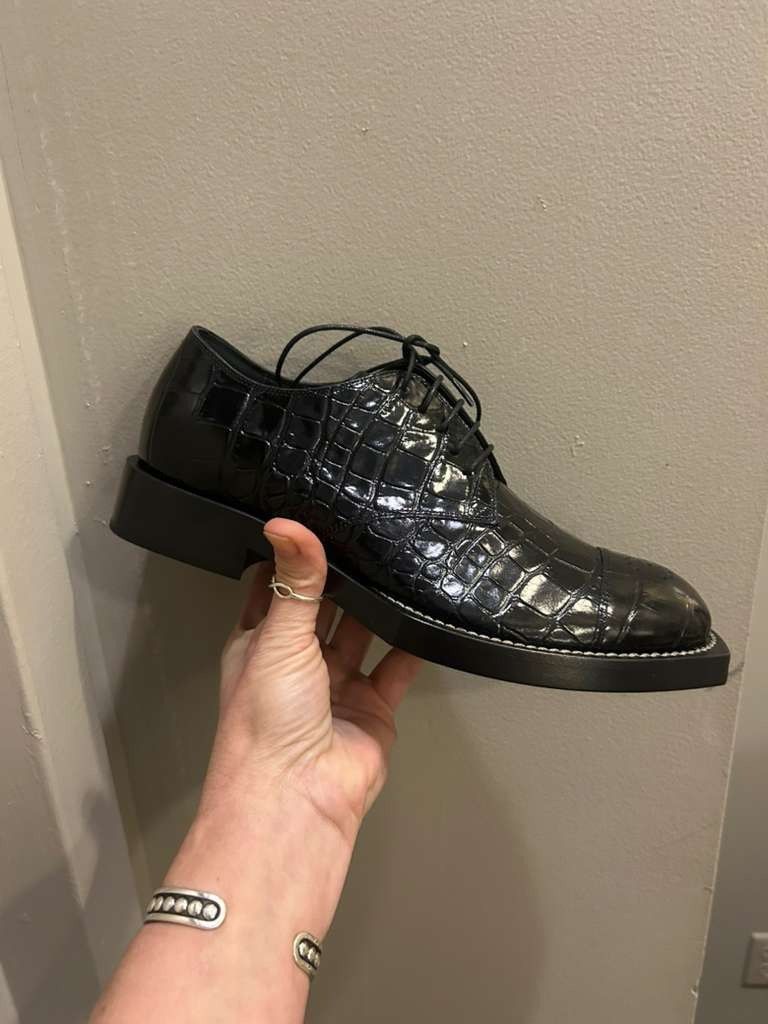 Chanel os11x0426 Crocodile Embossed Patent Lace-Up Shoes in Black Size US 9 / IT 39 - 1 Preview