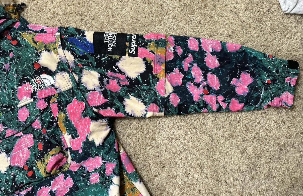 Supreme × The North Face SUPREMExTNF S/S 22 FLORAL SIZE MEDIUM Size US M / EU 48-50 / 2 - 22 Thumbnail