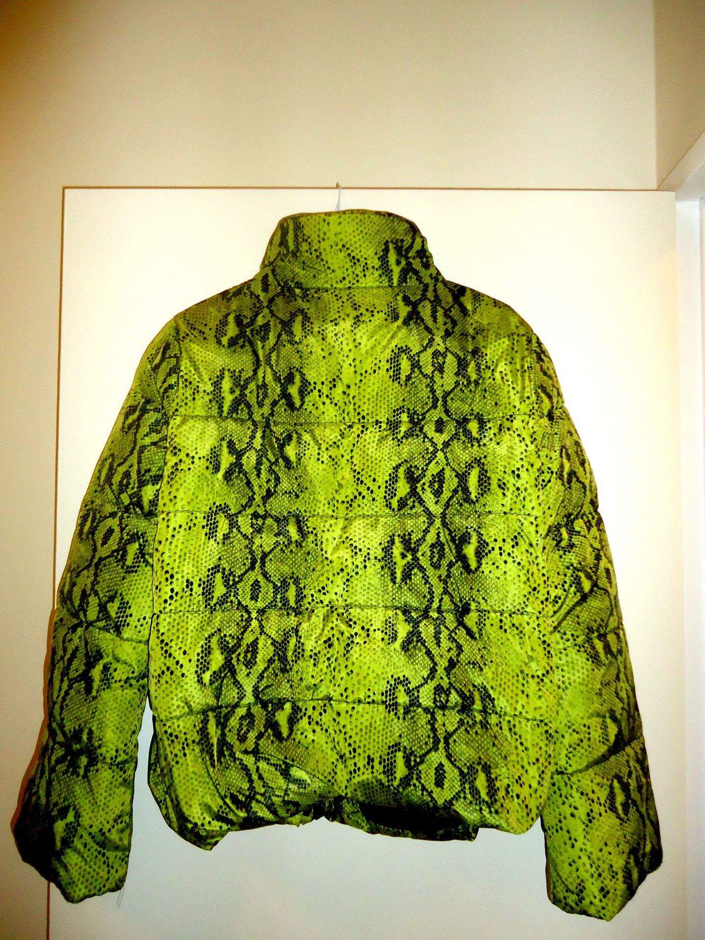Betsey Johnson × Designer Betsey Johnson Green Snakeskin Puffer Jacket Size S Mint Size S / US 4 / IT 40 - 2 Thumbnail