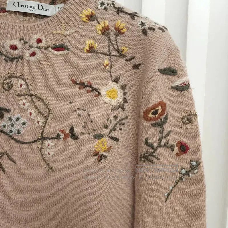 Dior Dior Camel Cashmere Embroidered Sweater for Women . Size M / US 6-8 / IT 42-44 - 3 Thumbnail