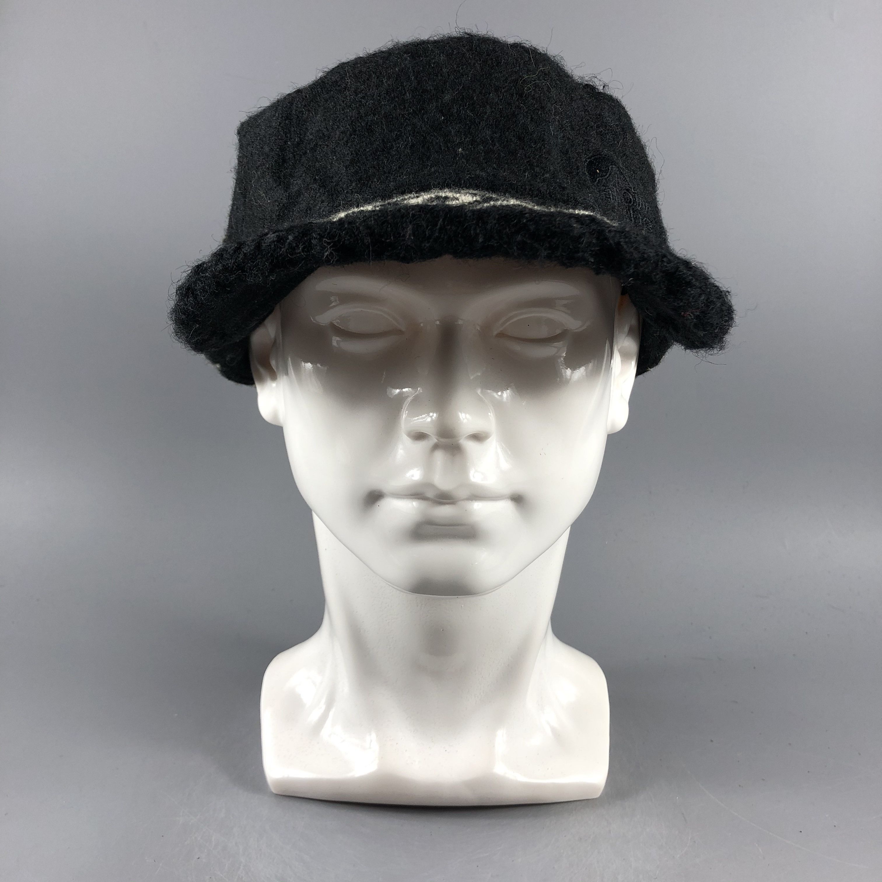image of Vintage Unknown Visor Beanie Snow Hat Snow Cap -D64164 in Black, Men's