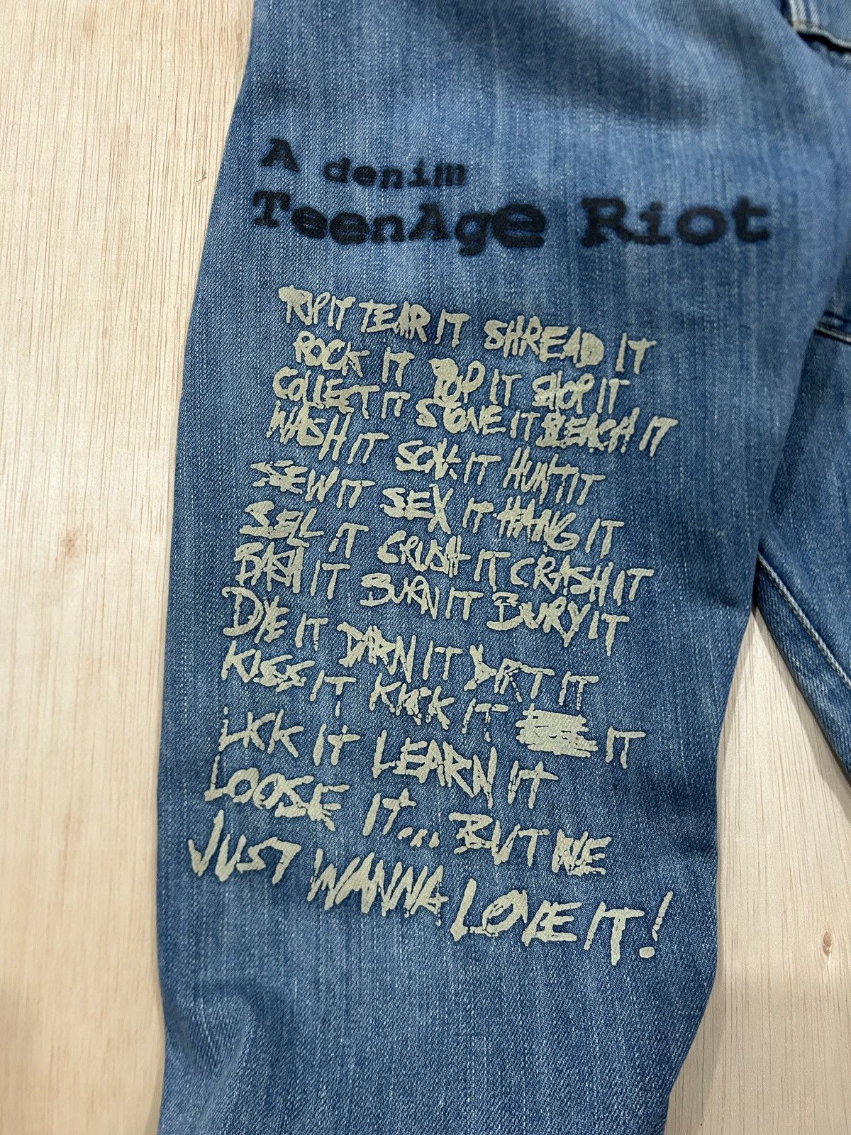 Levi's y2k Levis Engineered ‘TeenAge Riot’ Ads Poem Size US 28 / EU 44 - 4 Thumbnail