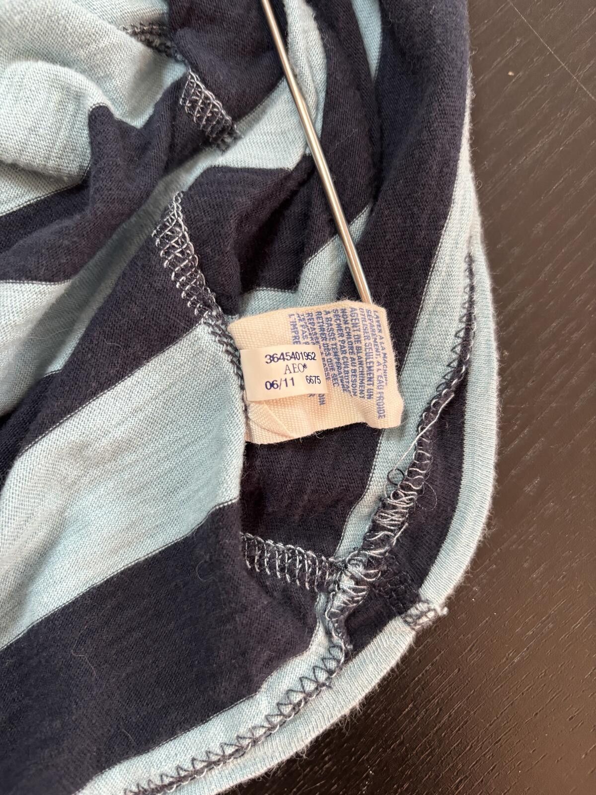 American Eagle Outfitters American Eagle Y2K Blue and Navy Striped V-Neck T-Shirt XS Size 32" / US 10 / IT 46 - 9 Thumbnail