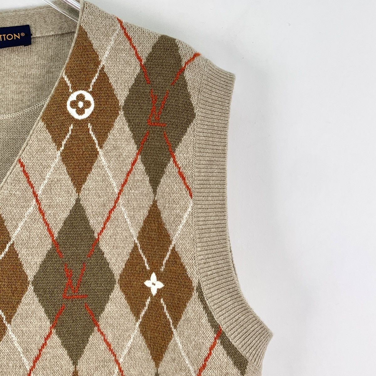 Louis Vuitton Louis Vuitton Checked Wool V-neck Sleeveless Knit Vest K26WX Size US L / EU 52-54 / 3 - 3 Thumbnail