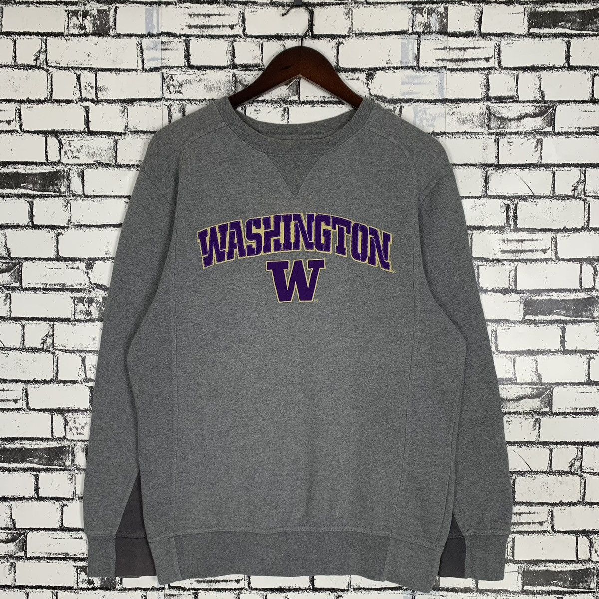 Vintage Vintage University of Washington Sweatshirt Crewneck Size US L / EU 52-54 / 3 - 1 Thumbnail