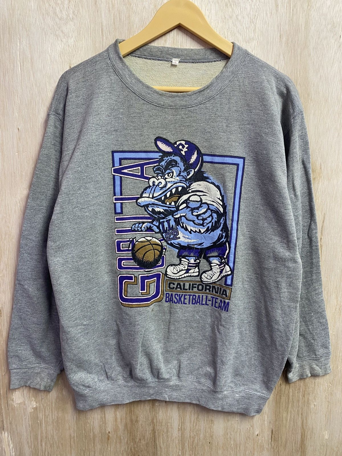 Vintage vintage sweatshirt with a "California Basketball Team" Size US XL / EU 56 / 4 - 1 Thumbnail