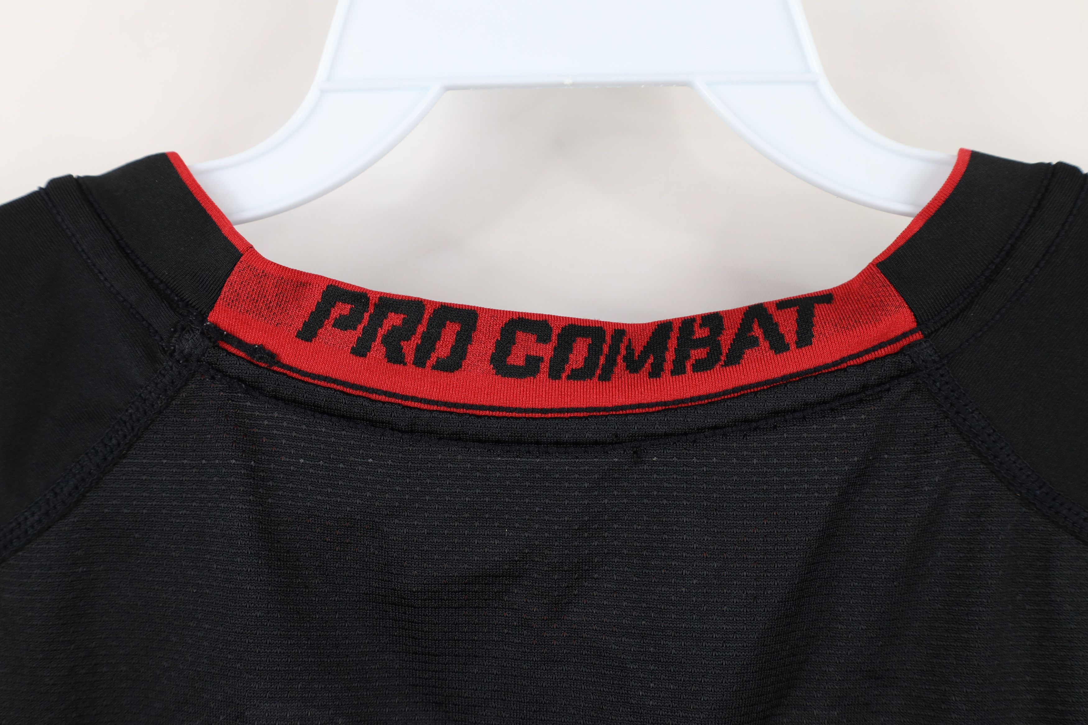 Nike × Vintage Nike Pro Combat Fitted Vented Training Gym T-Shirt Black Size US L / EU 52-54 / 3 - 12 Thumbnail