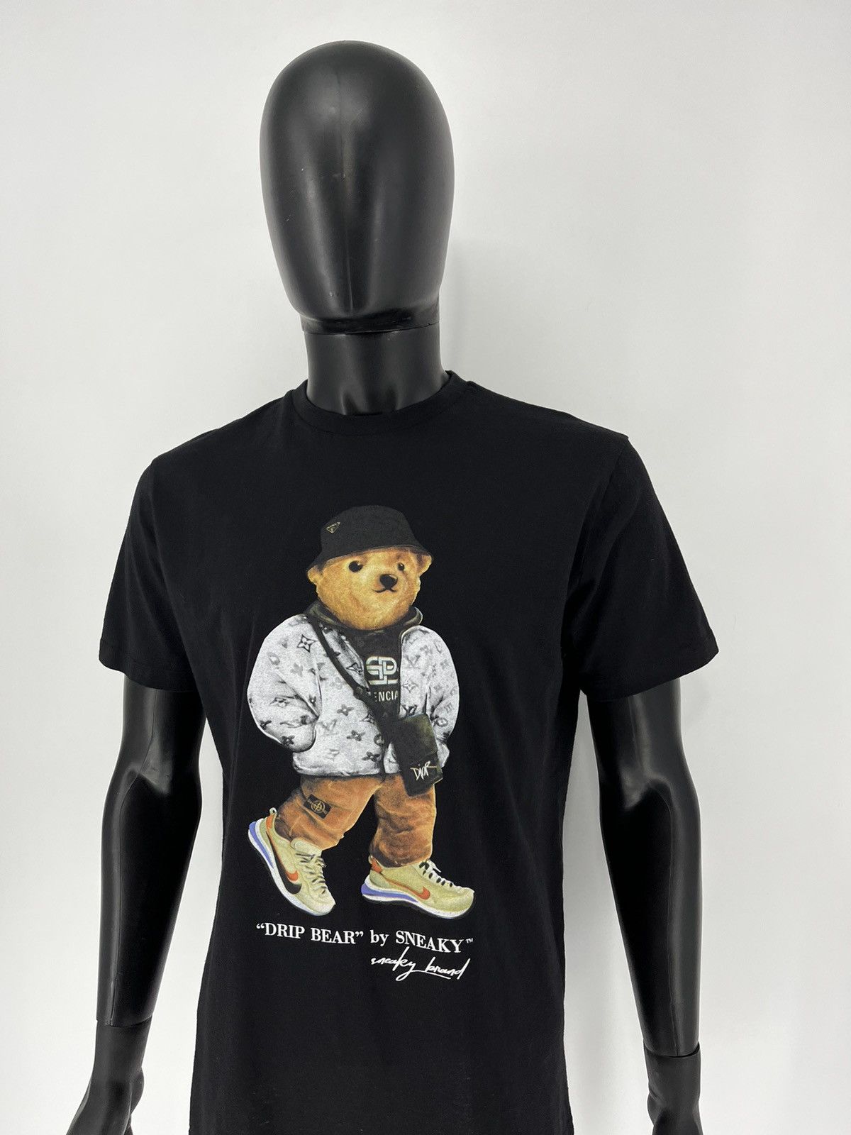 Japanese Brand T-shirt stylish bear, chic print, rare find Size US L / EU 52-54 / 3 - 4 Thumbnail