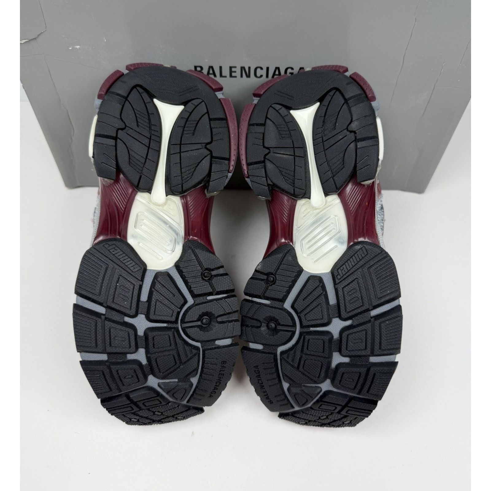 Balenciaga Size 34EU/4W - Balenciaga Runner Sneakers Burgundy NEW Size US 4 / IT 34 - 8 Thumbnail