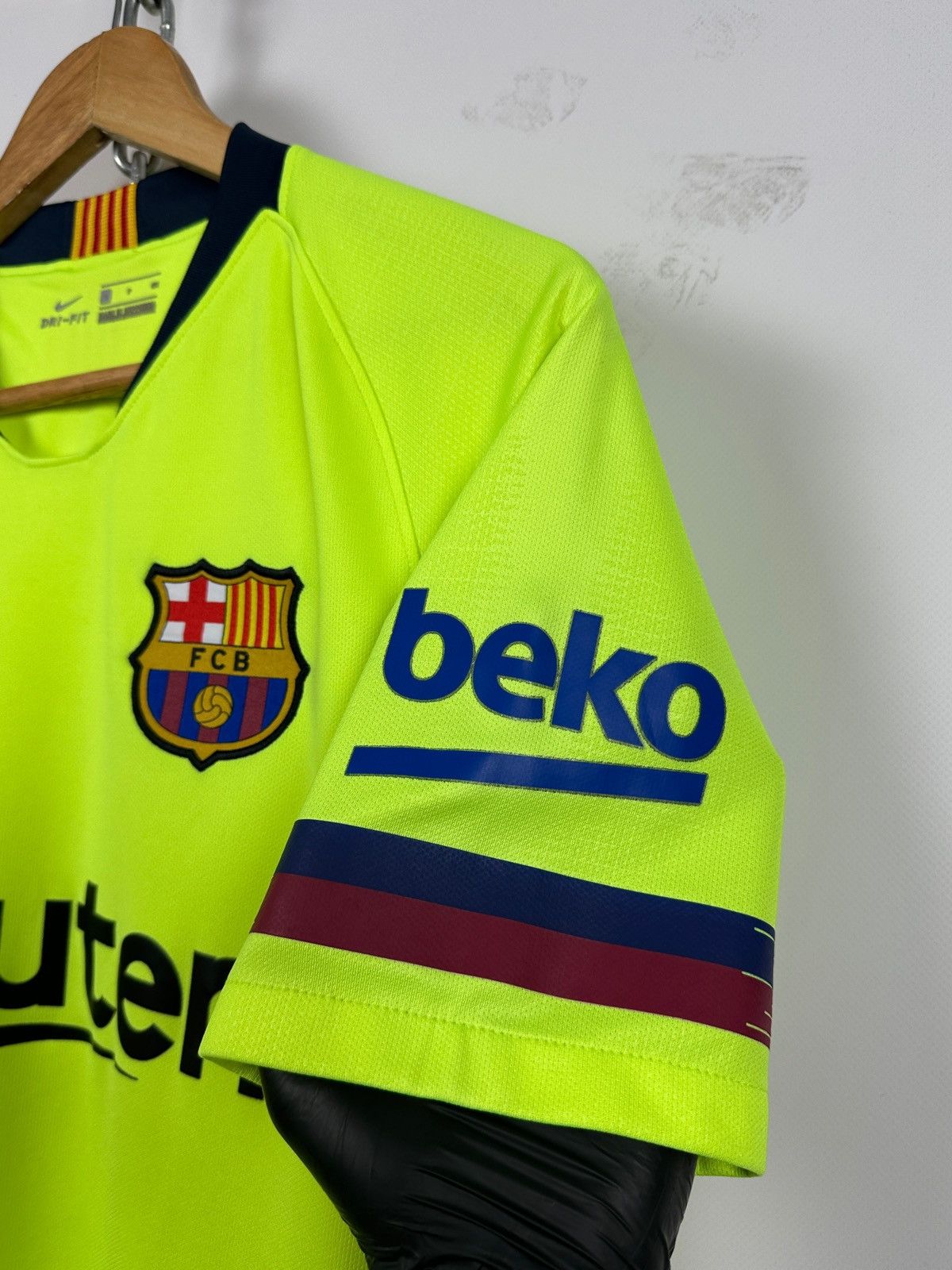 Nike 2018/19 Nike Barcelona Away Soccer Jersey Size US S / EU 44-46 / 1 - 12 Thumbnail