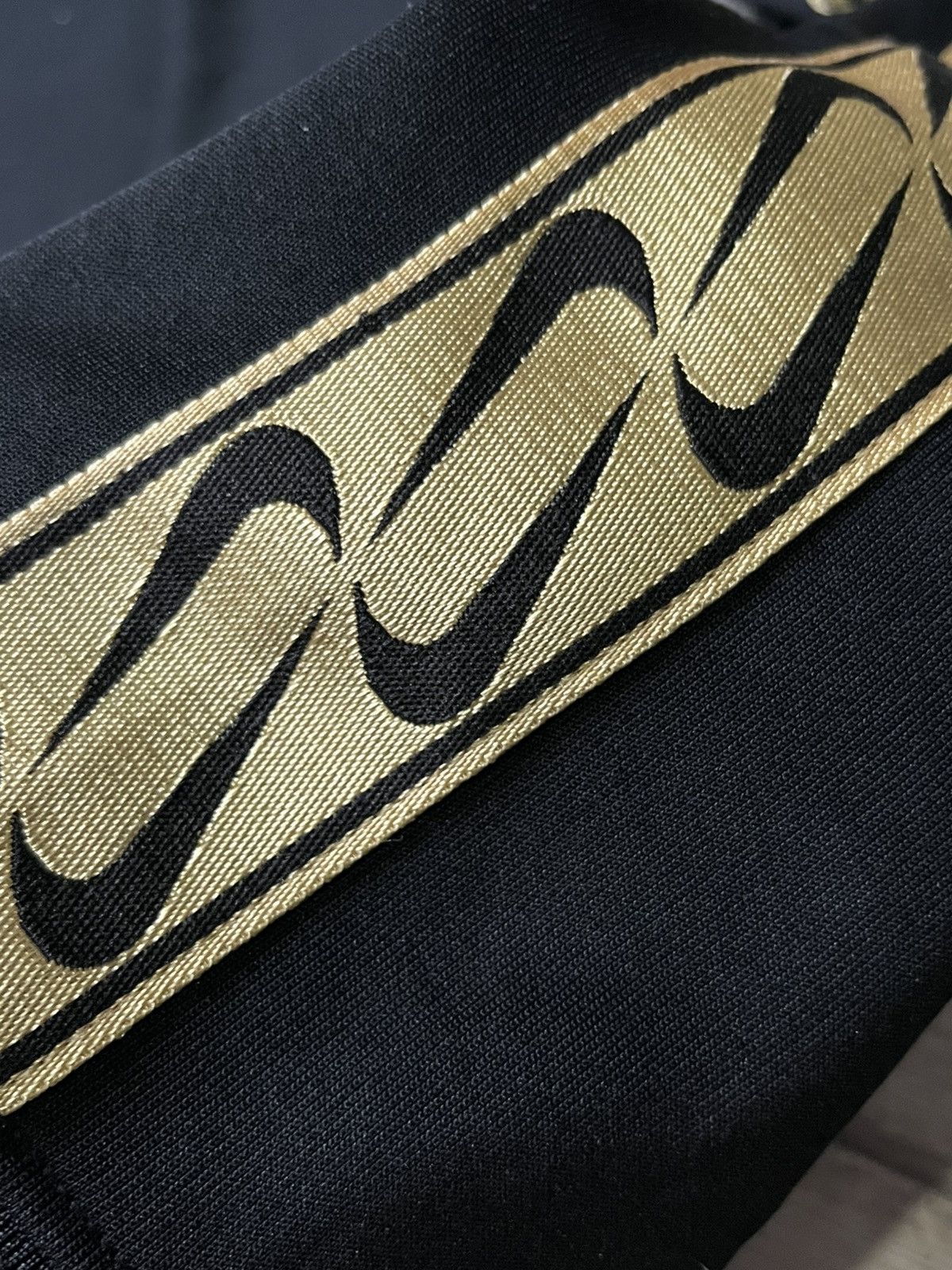 Nike Nike Sportswear Womens Logo Tape Crew Sweatshirt Pullover Size S / US 4 / IT 40 - 10 Thumbnail