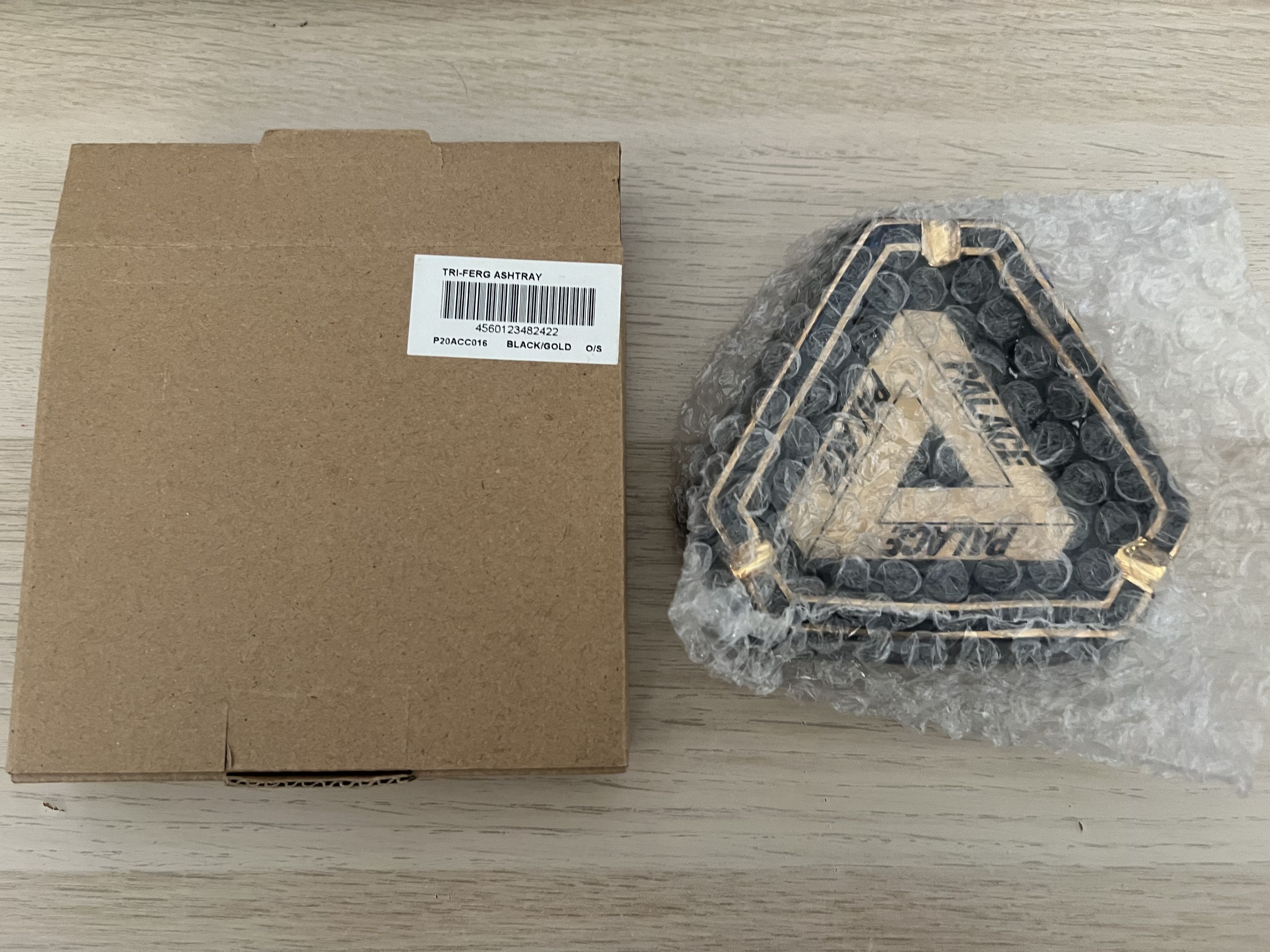 灰皿 Supreme - PALACE SKATEBOARDS TRI FERG ASH TRAY Palace Skateboards triferg ceramic Ashtray Brand New In Box