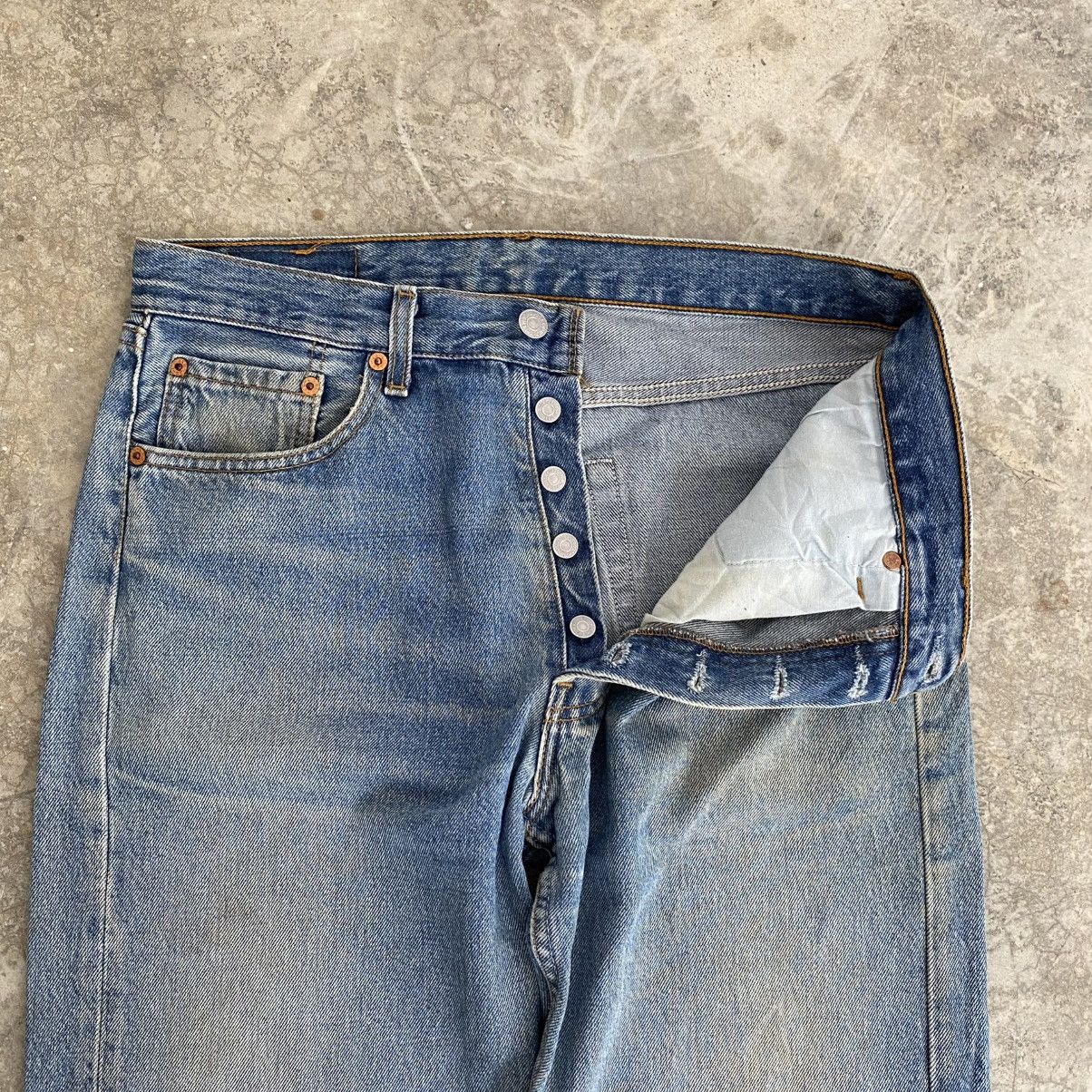 Levi's Size 32x34.5 Vintage 1998 Levis 501 Faded Blue Denim Jeans Size US 32 / EU 48 - 7 Thumbnail