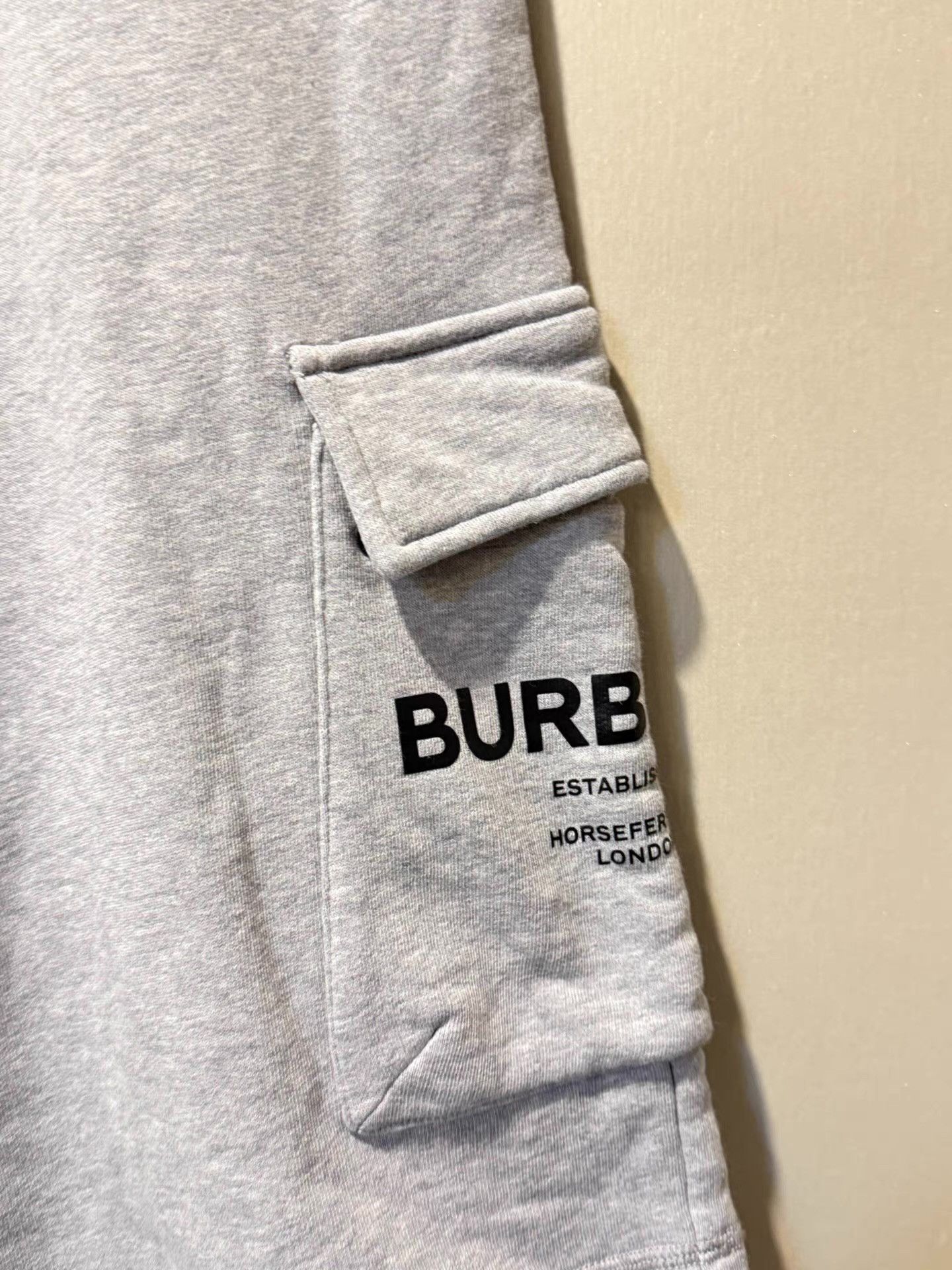 Burberry Burberry grey logo shorts Ｑ20 Size US 32 / EU 48 - 2 Thumbnail