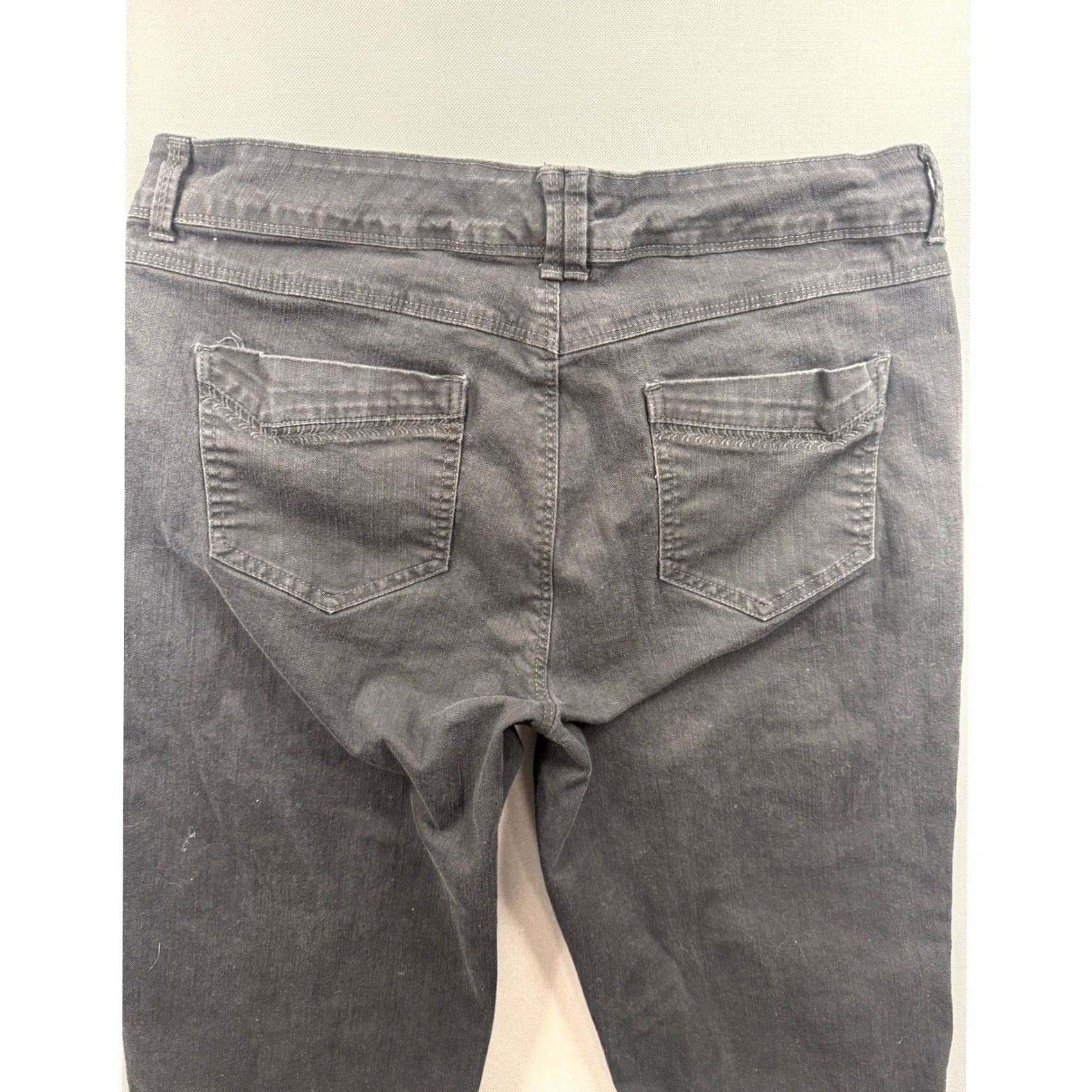 Gloria Vanderbilt Gloria Vanderbilt Skimmer Shorts Black Denim 12 Womens Slim Knee Length Cuffed 5-Pocket Design Stretch Flat Front Mid Rise Casual Workwear Size 24" / US 00 / IT 34 - 5 Thumbnail