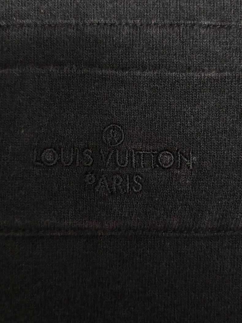 Louis Vuitton Louis Vuitton Small embroidered logo long sleeve 2503-Next Size US S / EU 44-46 / 1 - 3 Thumbnail