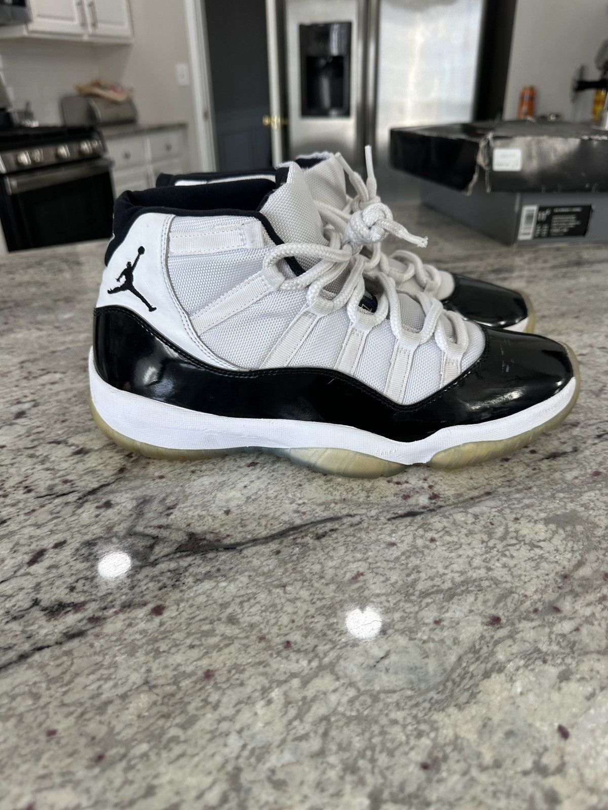 Nike Nike Air Jordan 11 Retro Concord High Top 2018 Size 11.5 Size US 11.5 / EU 44-45 - 2 Thumbnail