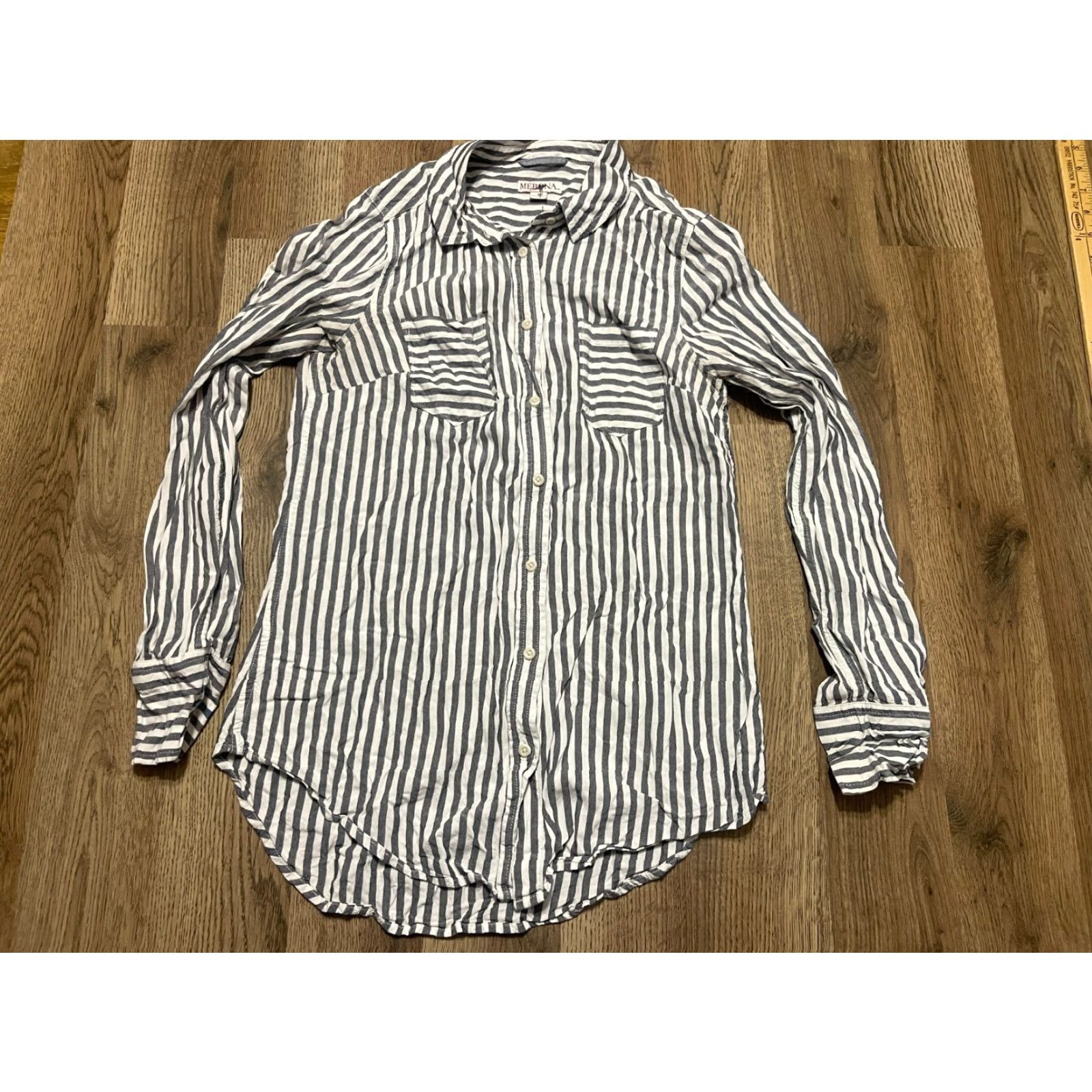 Merona Merona Shirt Women's Small Gray White Striped Button Up Long Sleeve Casual Vintage No (apply constraints) Size S / US 4 / IT 40 - 2 Thumbnail