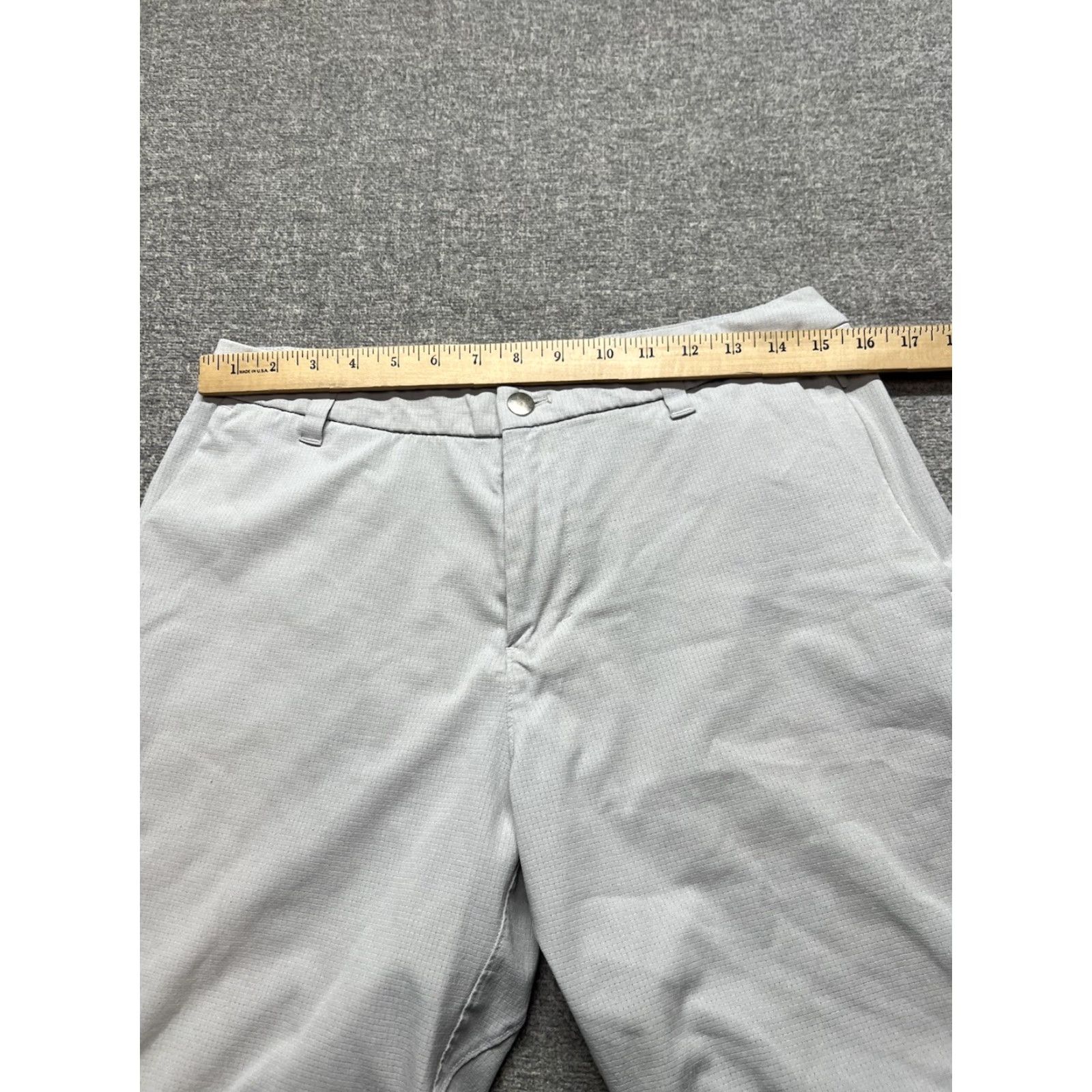 Lululemon Lululemon Mens 30 Commission Shorts 9” Inseam Gray Khaki Classic Fit Size US 30 / EU 46 - 4 Thumbnail
