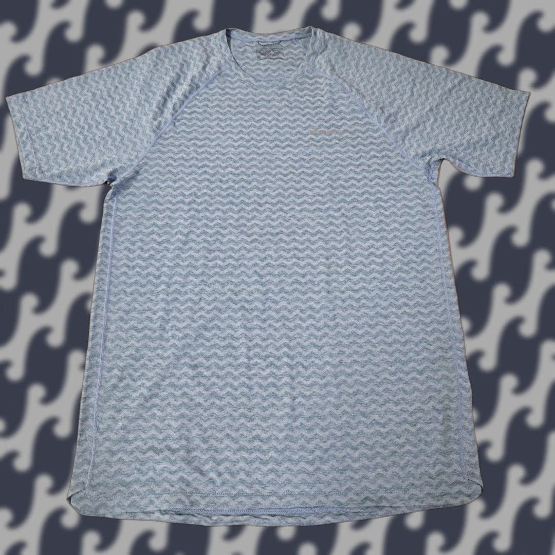 Patagonia Patagonia Shirt Mens M Blue Wave Pattern Raglan Short Sleeve Performance Jersey Polyester Crew Neck T-Shirt Size US M / EU 48-50 / 2 - 1 Thumbnail
