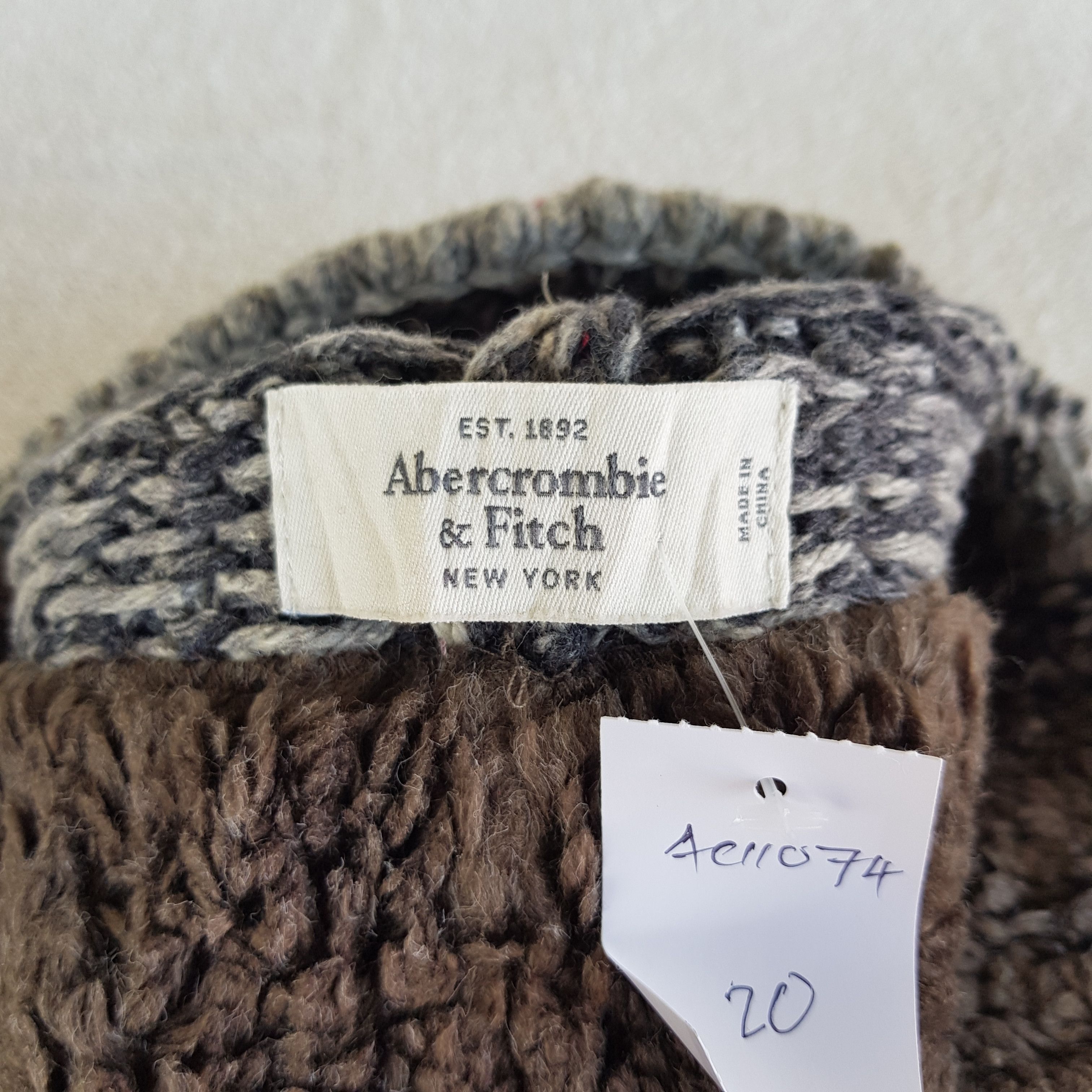 Abercrombie & Fitch Vintage Aztec Navajo Psychedelic Earflap Beanie Pom Ski Hats Size ONE SIZE - 7 Thumbnail