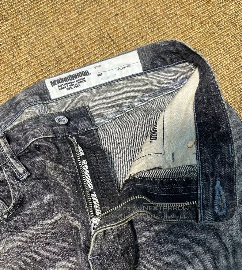 Neighborhood Neighborhood size M Jeans Size US 27 - 6 Thumbnail