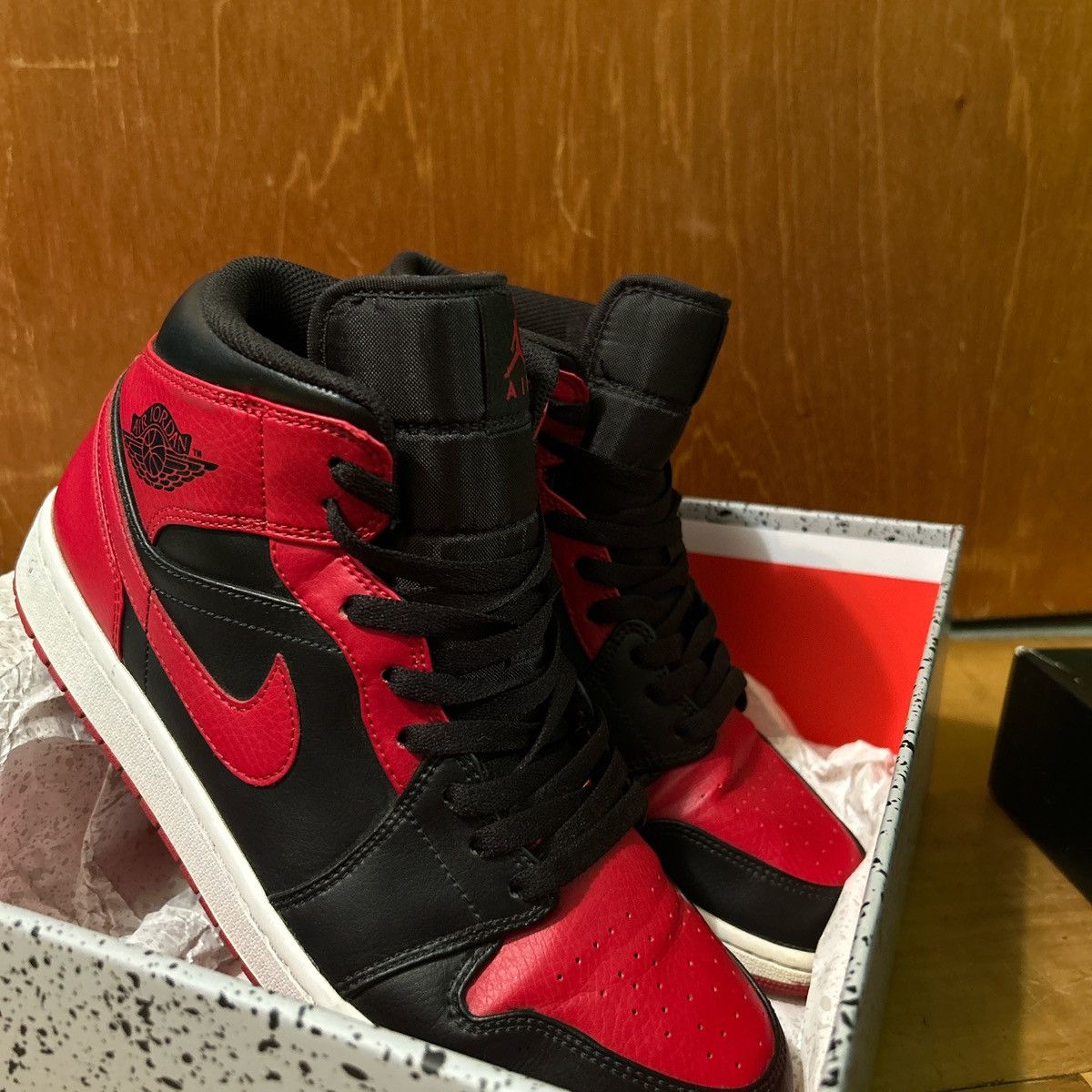 Jordan Brand Banned mid Size US 11 / EU 44 - 3 Thumbnail