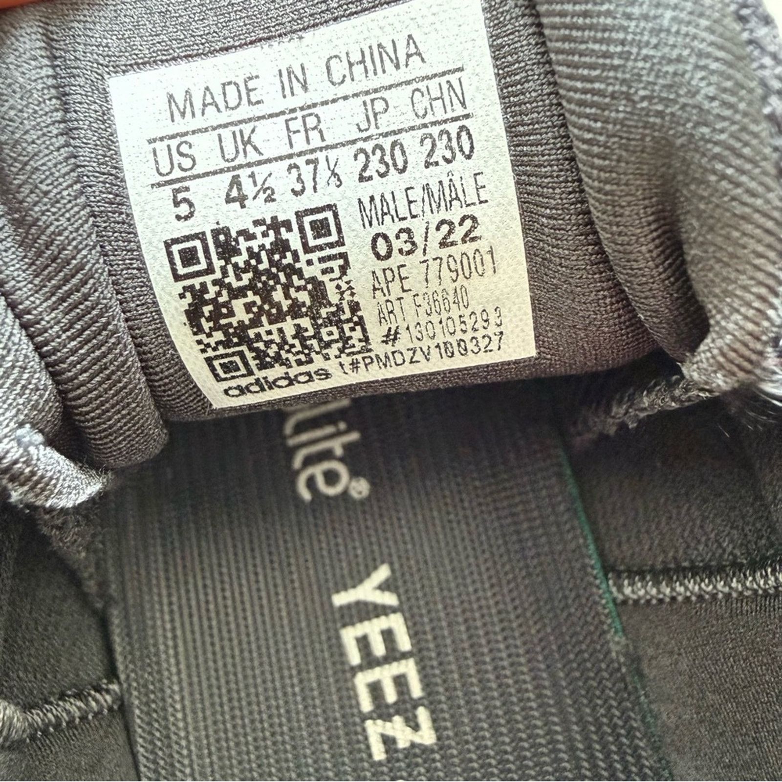 Adidas Adidas Yeezy 500 unisex shoes 5 US Men Size US 5 / EU 37 - 6 Thumbnail