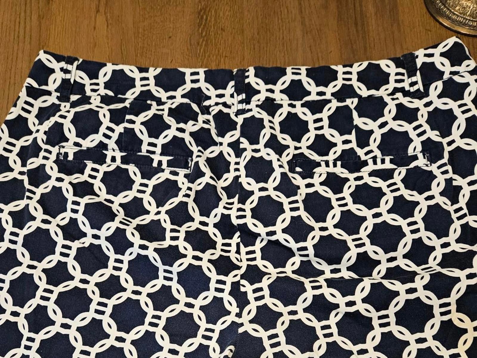 Designer Crown & Ivy Navy & White Geometric Pattern Shorts Size 38" / US 16 / IT 52 - 2 Thumbnail