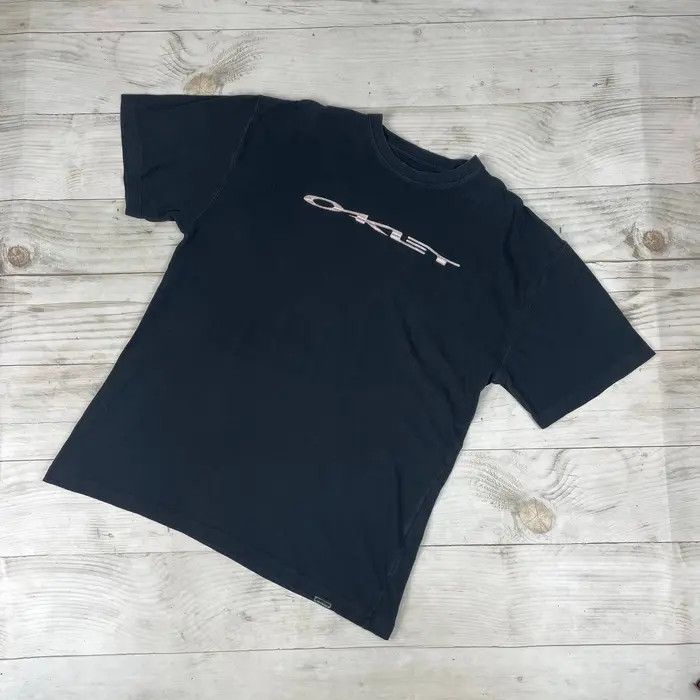 Oakley Vintage Oakley T-Shirt Big Logo Gorpcore 00s Size US L / EU 52-54 / 3 - 2 Thumbnail