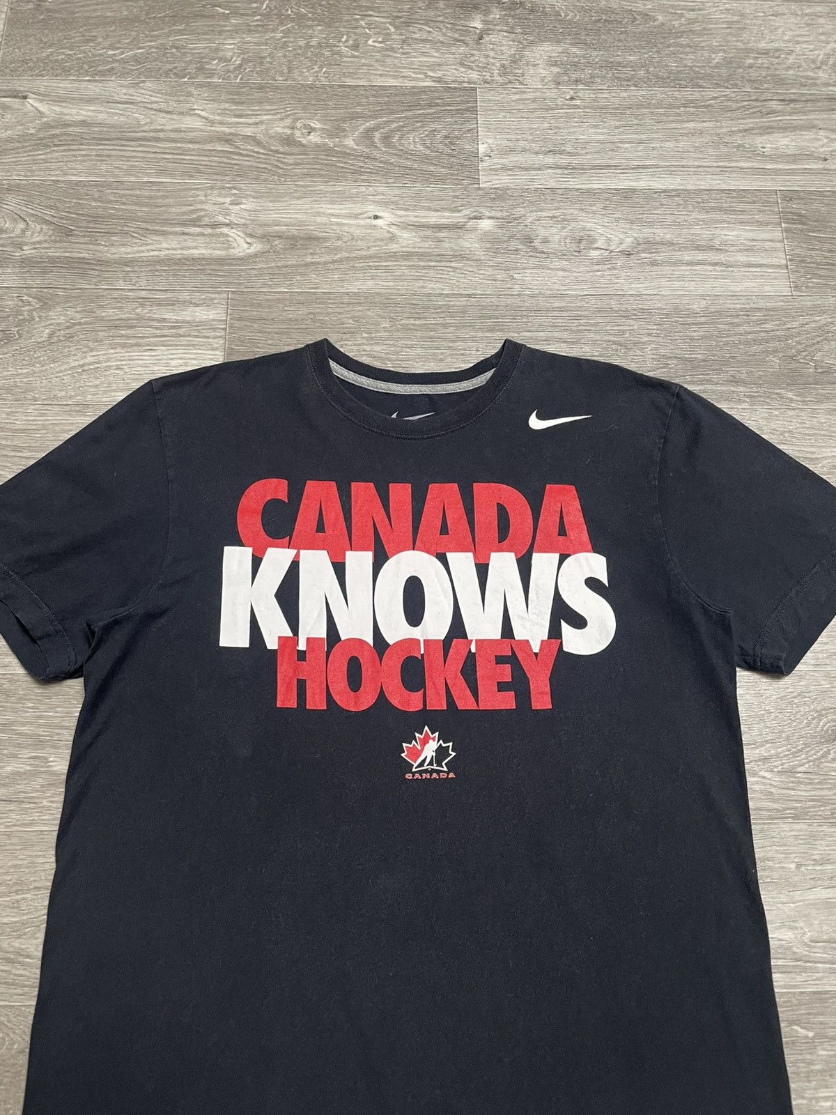 Nike Vintage Nike Canada Knows Hockey T-Shirt Size US L / EU 52-54 / 3 - 2 Thumbnail