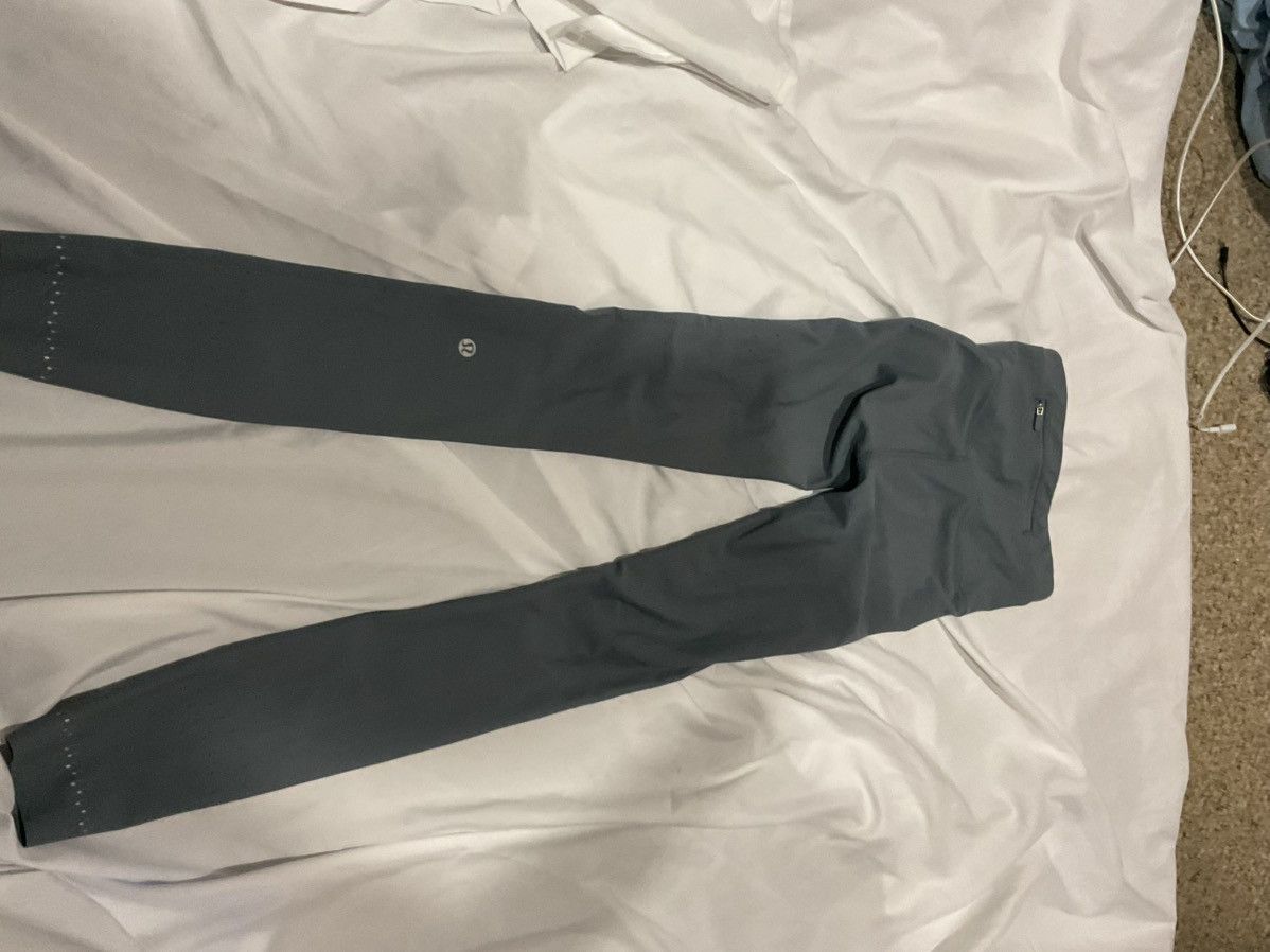 Lululemon Lululmon Zoned In Leggings Size 2 in grey Size 23" - 3 Thumbnail