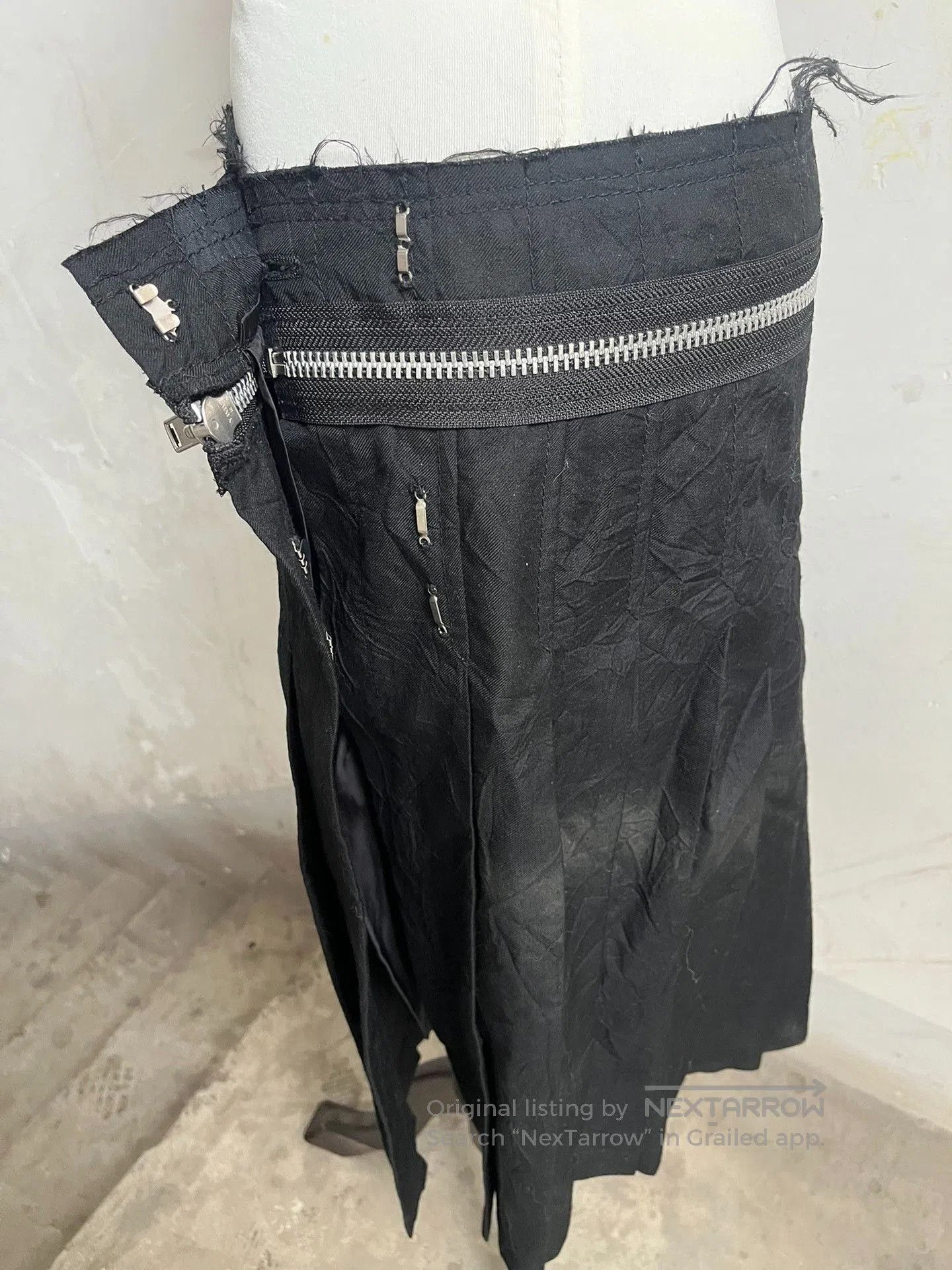 Rei Kawakubo Comme des Garçons Frayed Pleated Skirt. Size 39" - 7 Thumbnail