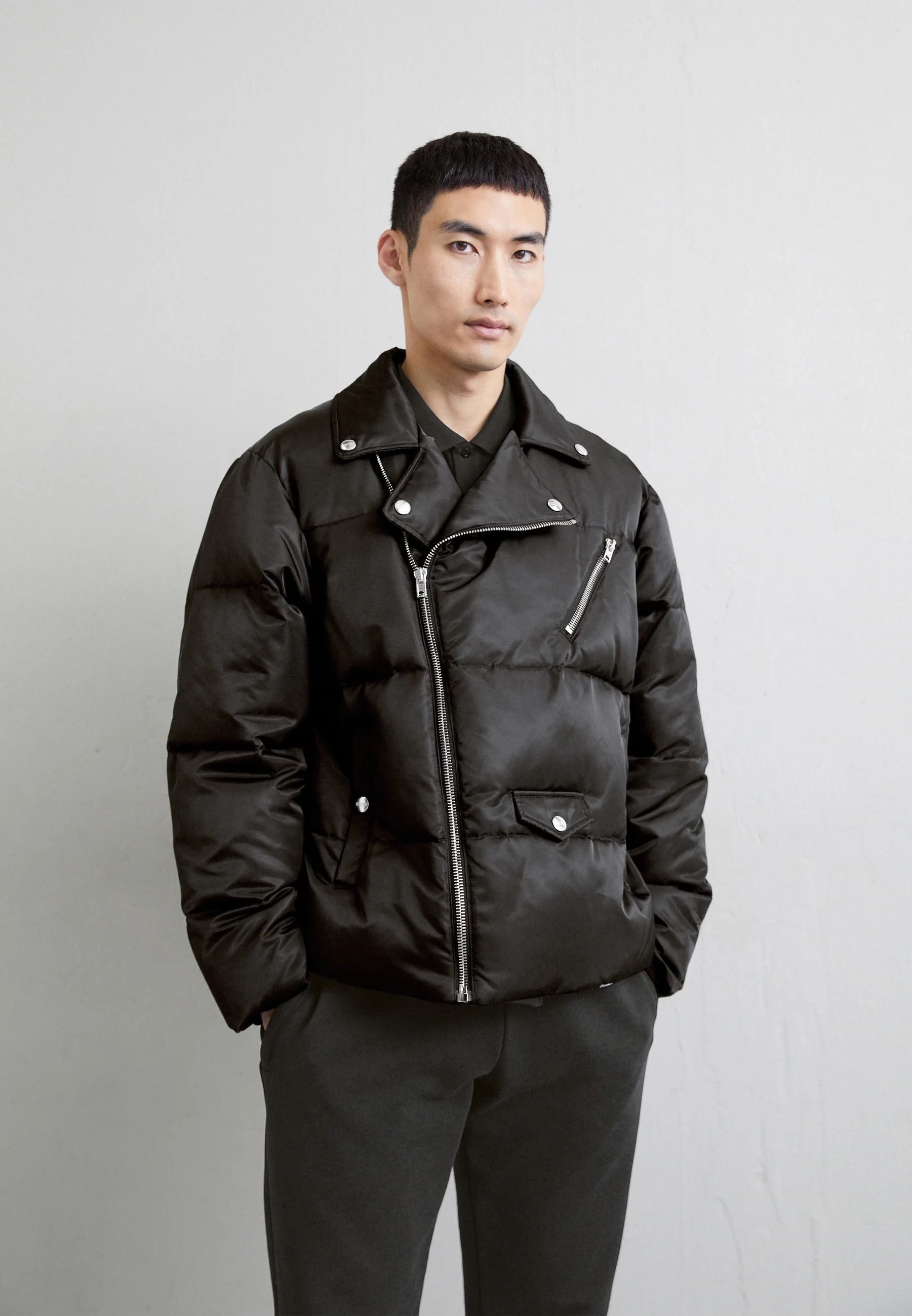 Moschino o1y0225 Shell Jacket in Black Size US L / EU 52-54 / 3 - 5 Thumbnail