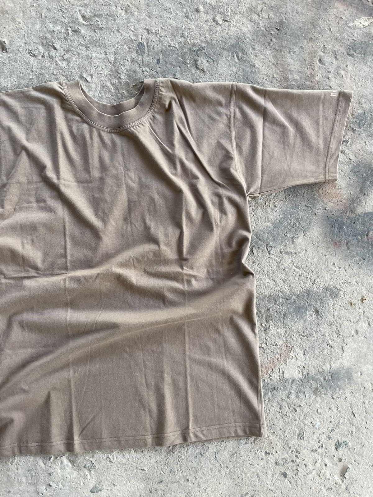 Other VINTAGE T-SHIRT BROWN BLANK vintage fits Size US L / EU 52-54 / 3 - 4 Thumbnail