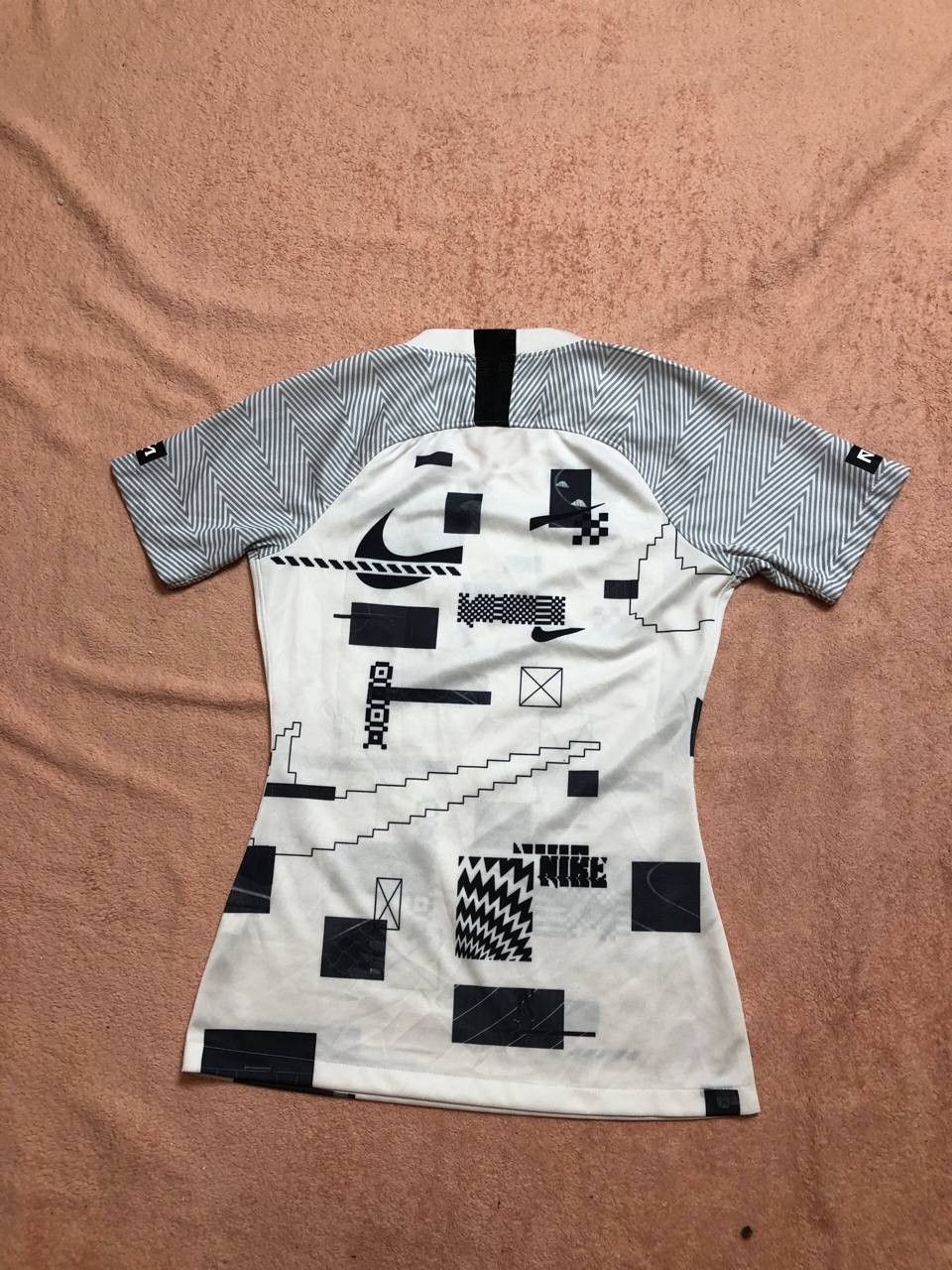 Nike Nike Womens Black History Month Shirt SPORTWEAR Size XS / US 0-2 / IT 36-38 - 8 Thumbnail