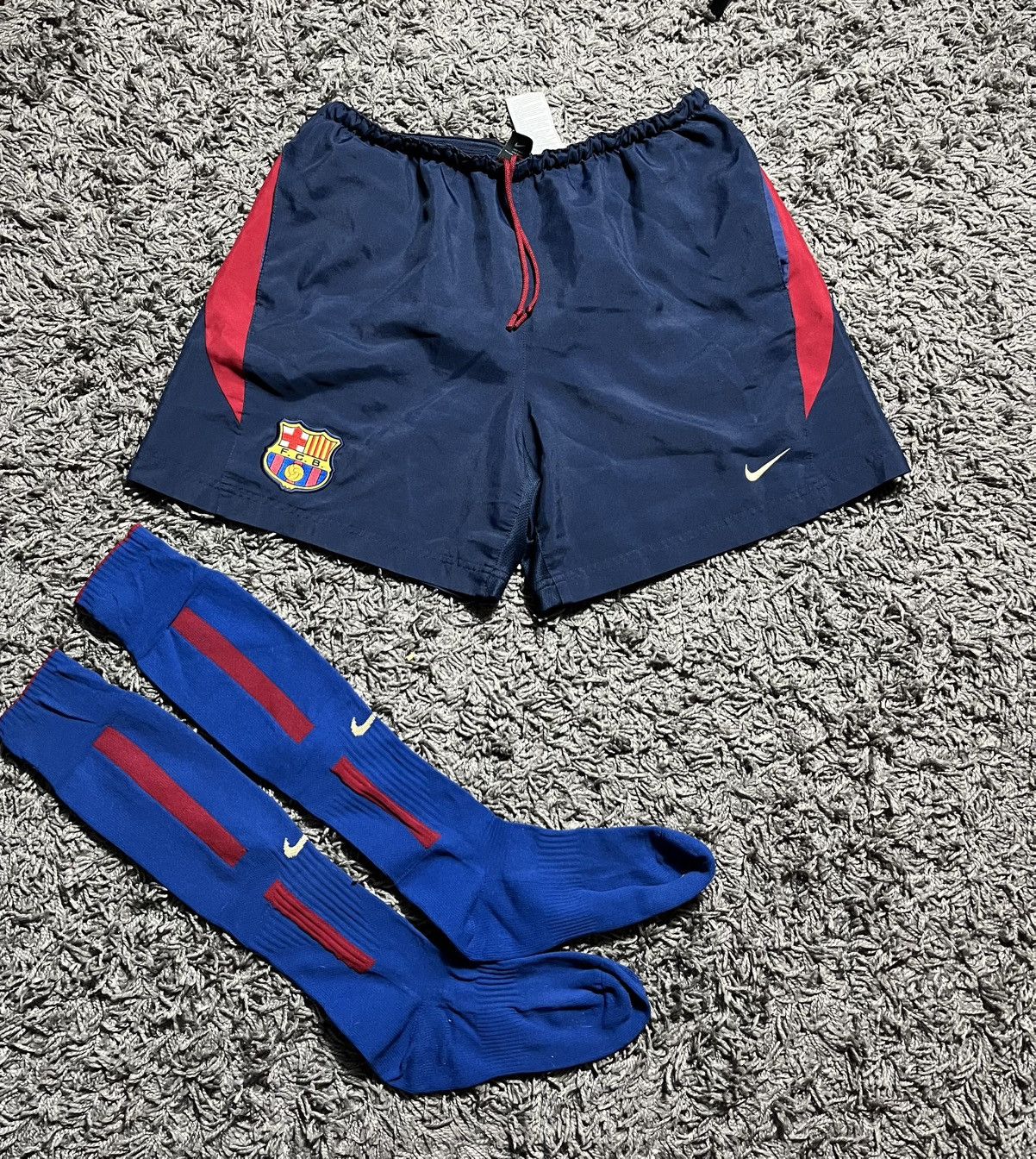 Nike NIKE BARCELONA 2002/2003 SHORTS + GAITERS FOOTBALL SET Size US 36 / EU 52 - 1 Thumbnail