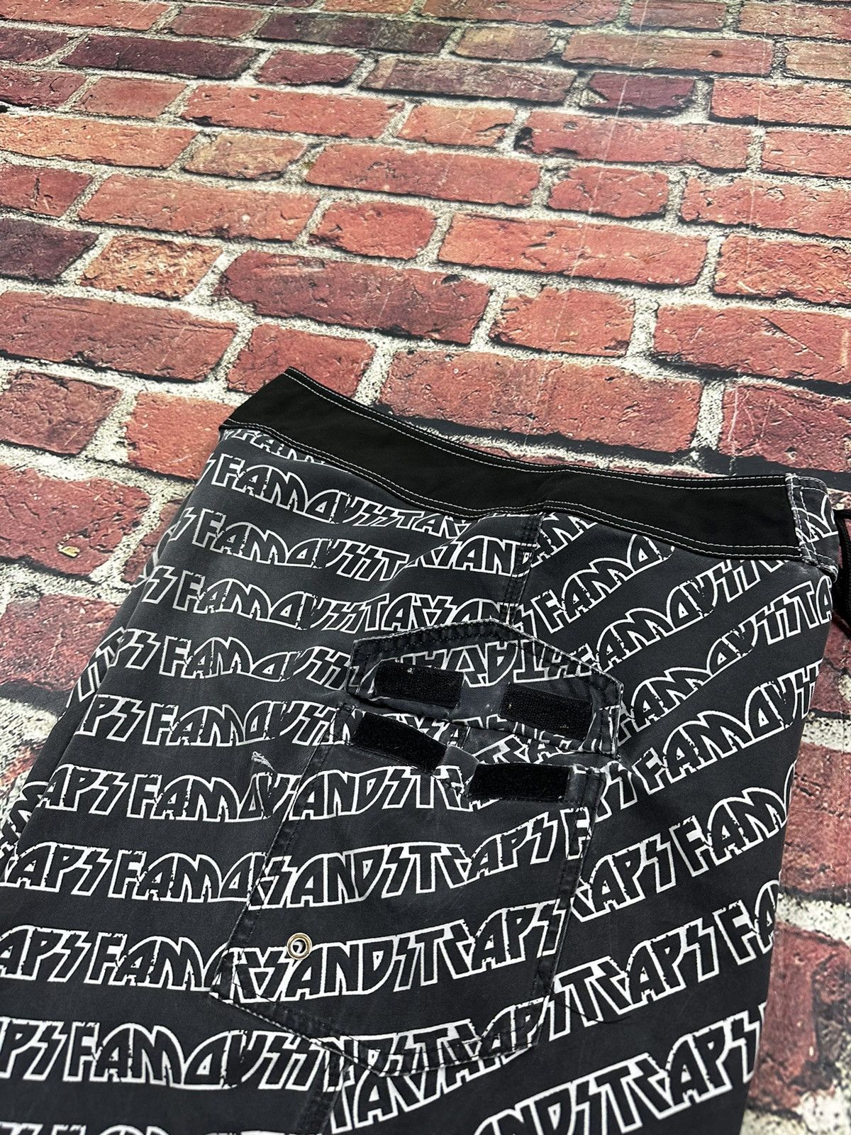 Vintage Vintage Famous Stars and Straps All Over Print Board Shorts Size US 32 / EU 48 - 10 Thumbnail