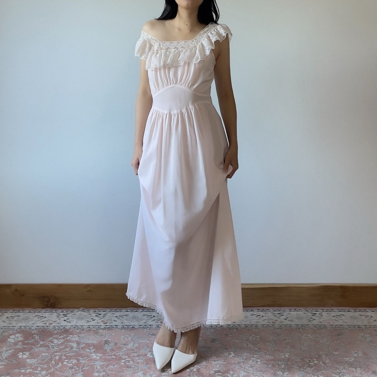 Vintage Vintage 1970s Pale Pink Ruffle Lace Nightgown (M) Size M / US 6-8 / IT 42-44 - 1 Thumbnail