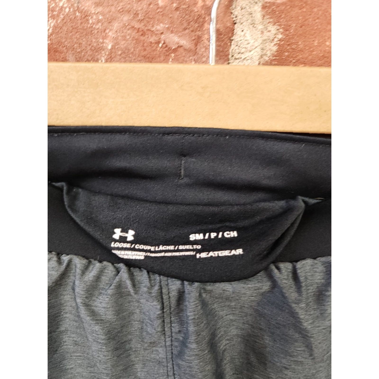 Under Armour Under Armour Women's Athletic Shorts Heatgear Gray S Regular Flat Front Cotton Blend Shorts Size 28" / US 6 / IT 42 - 2 Thumbnail