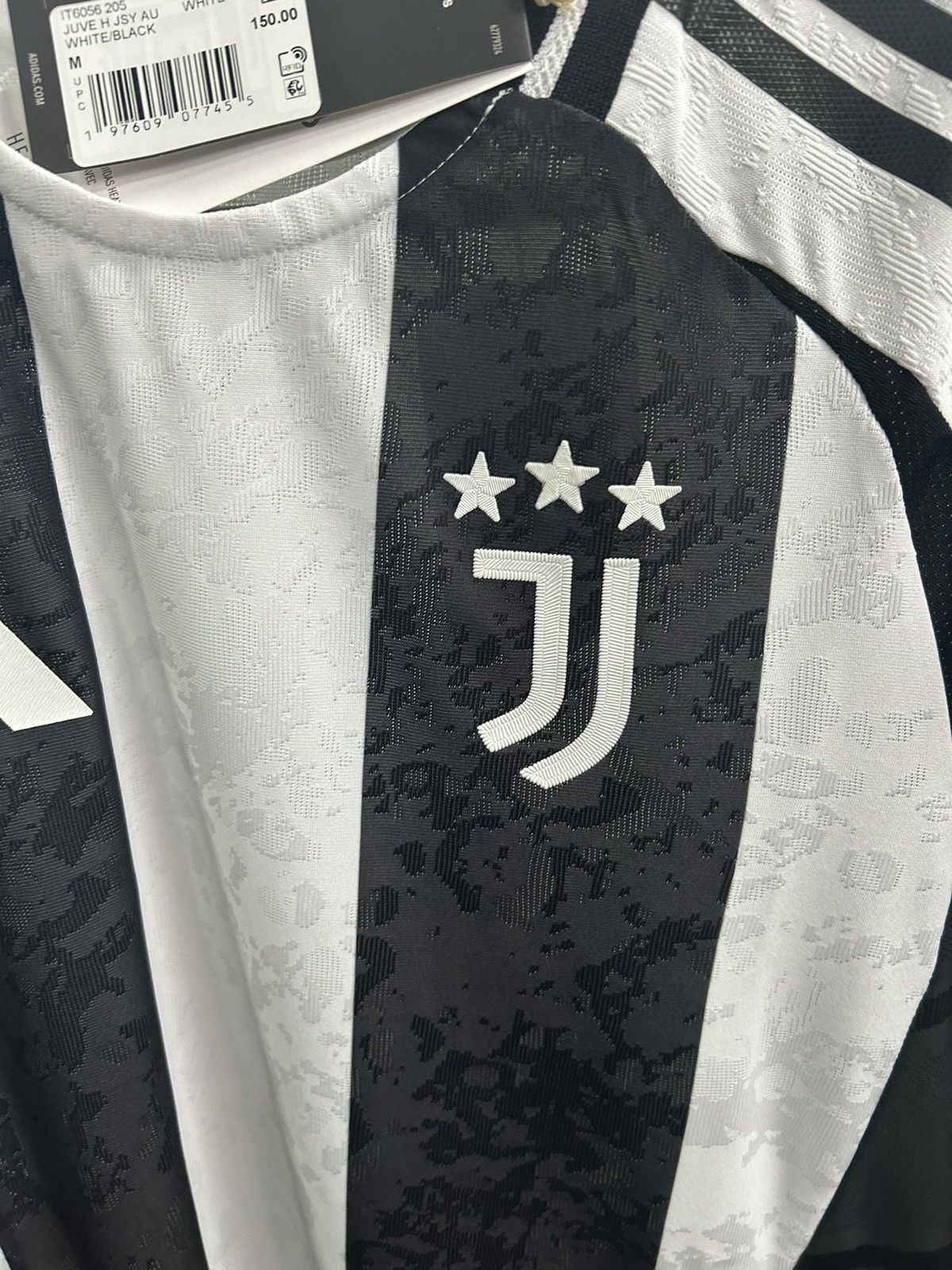 Adidas 2024 Juventus home jersey Size US M / EU 48-50 / 2 - 5 Thumbnail