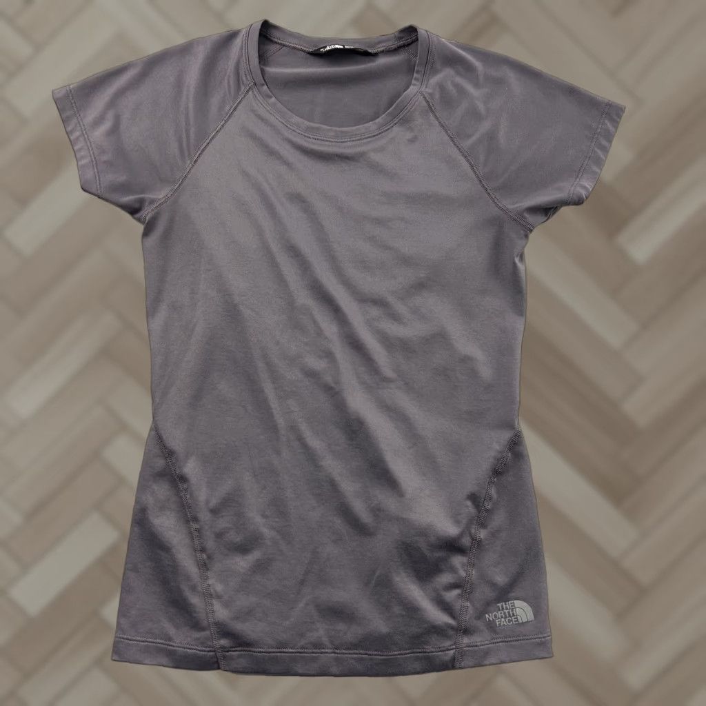 The North Face The North Face T-Shirt Women XS Short Sleeve Purple Activewear (Shirt) Womens XS Purple The North Face Short Sleeve T Shirt Women XS Purple Size XS / US 0-2 / IT 36-38 - 1 Thumbnail