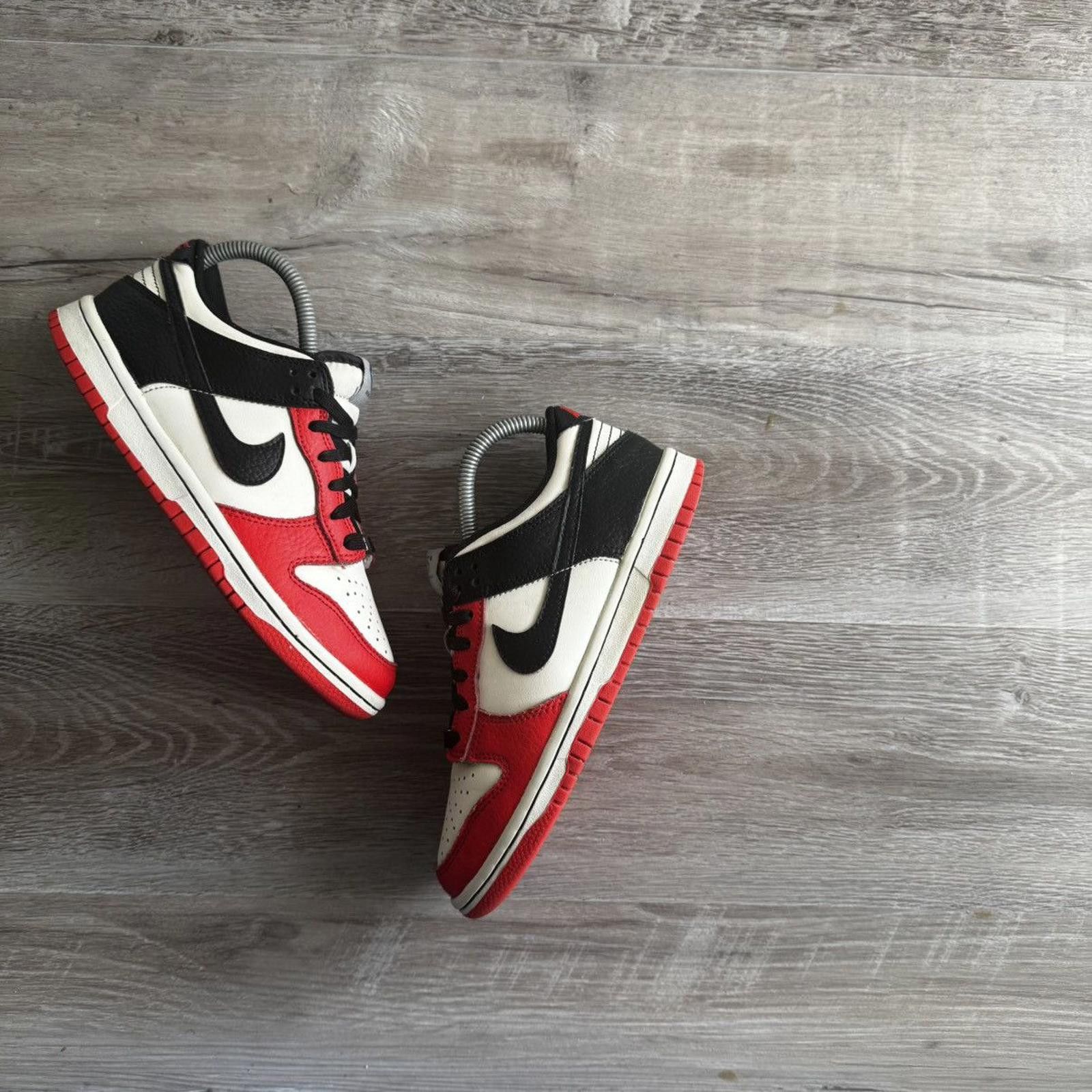 Nike NIKE • Dunk Low "NBA 75th Anniversary Chicago" (4.5M) Size US 5 / EU 37 - 6 Thumbnail