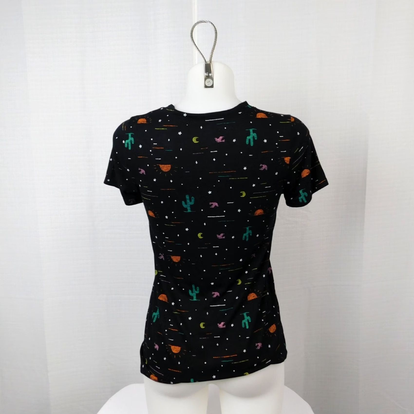 Vintage VINTAGE Modern Lux Southwestern Desert Cactus Sun & Moon Graphic T-Shirt Black XS #6874 Size XS / US 0-2 / IT 36-38 - 4 Thumbnail