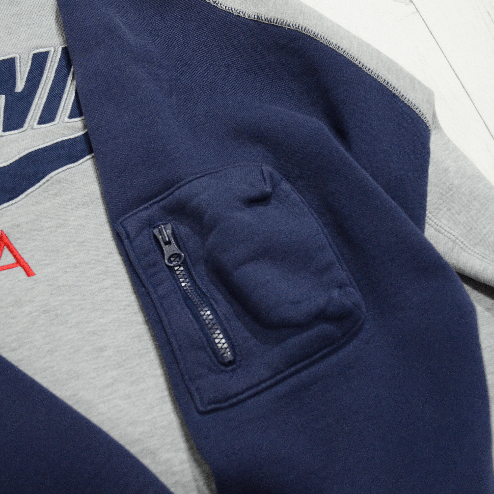 Nike RARE Nike Air Embroidery Big Swoosh Logo Sweatshirt Size US M / EU 48-50 / 2 - 7 Thumbnail