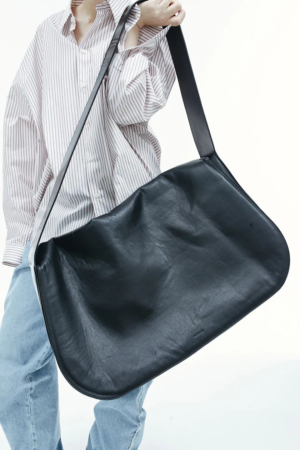 Peter Do o1tko10125 Size: OS / Leather Dumpling Bag in Black Size ONE SIZE - 6 Thumbnail