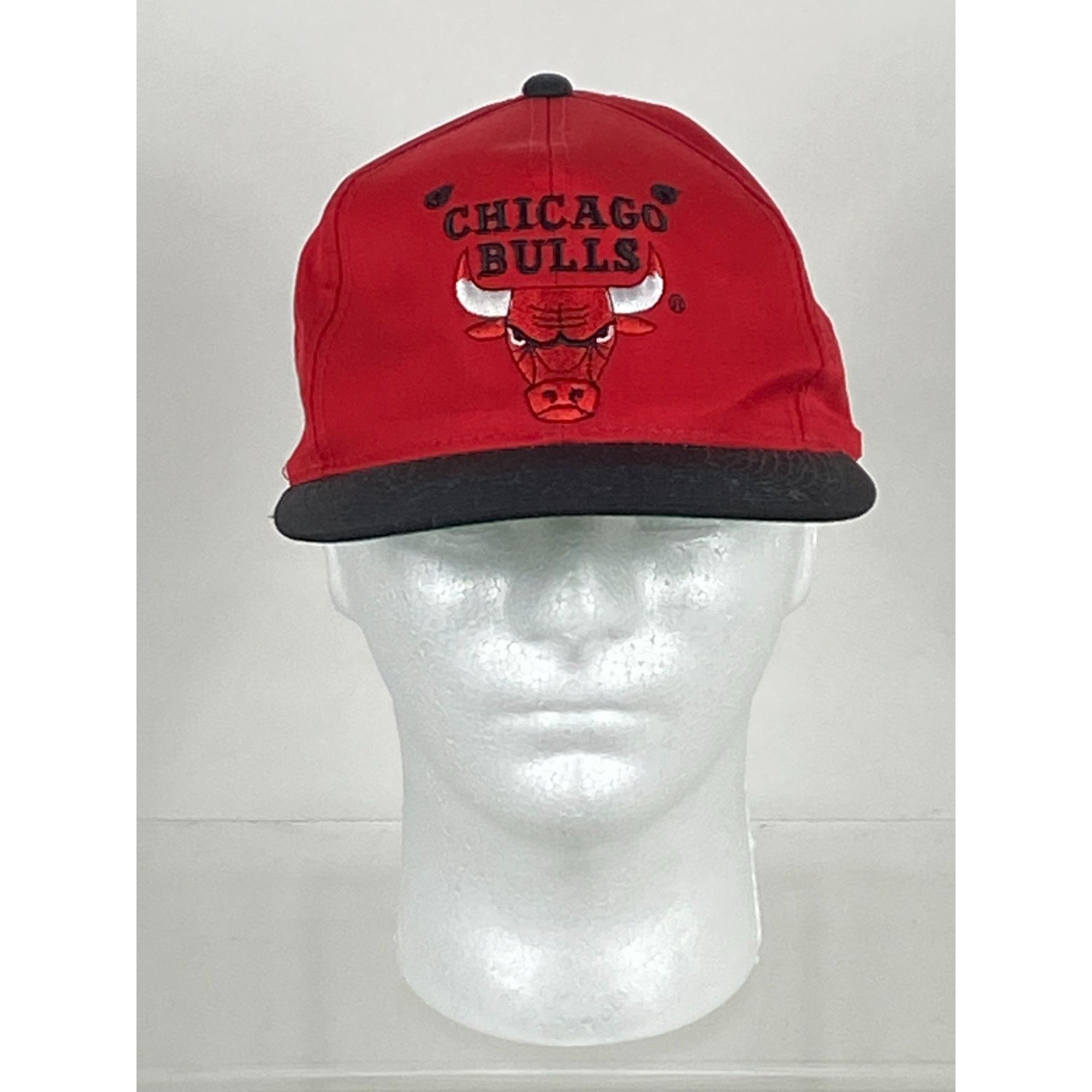 NBA × Vintage Vintage The G Cap NBA Chicago Bulls Embroidered Snapback Hat Size ONE SIZE - 1 Thumbnail